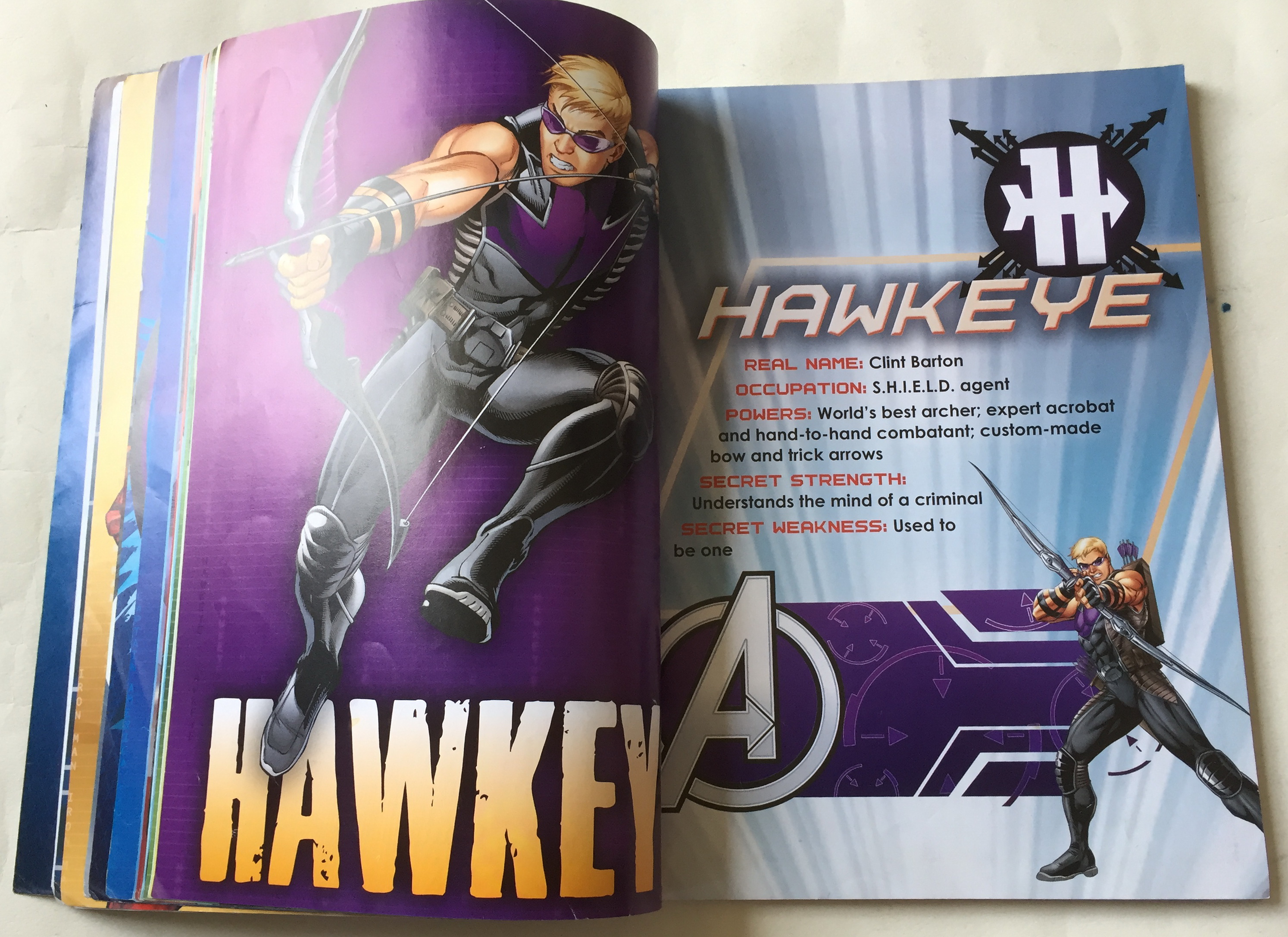 มีหลายภาพ, Marvel Assemble in Action หนังสือภาพการ์ตูนสีทั้งเล่ม Marvel Comic Marvel Poster-A-Page ฉบับภาษาอังกฤษพร้อมโปสเตอร์ในเล่ม