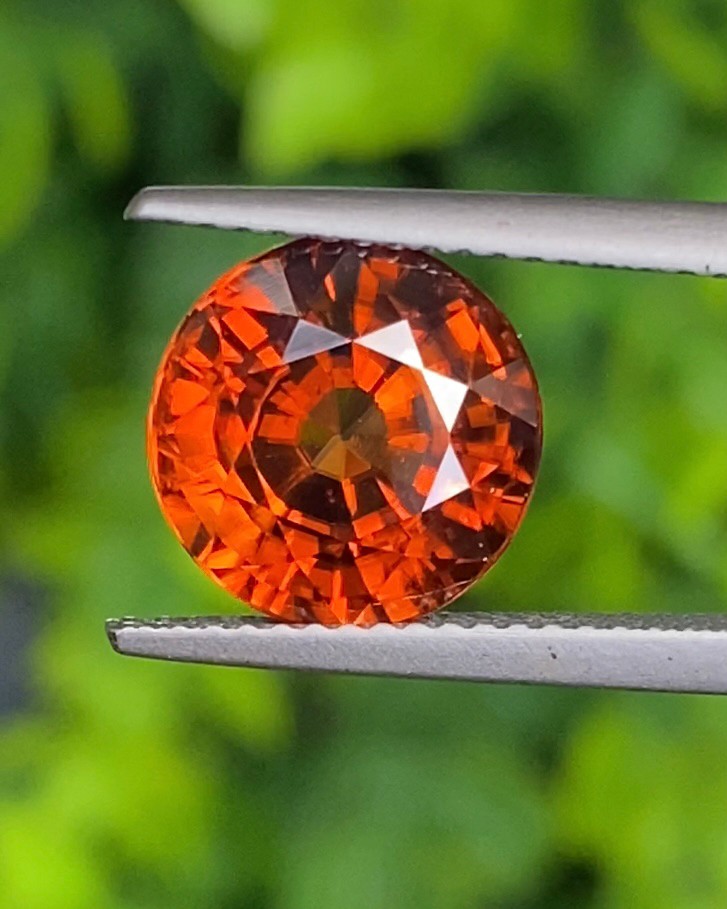 พลอย เพทาย Natural Zircon 6.61 กะรัต (Cts.) พลอยแท้ อัญมณีมงคลประจําวันเกิด เครื่องประดับพลอย