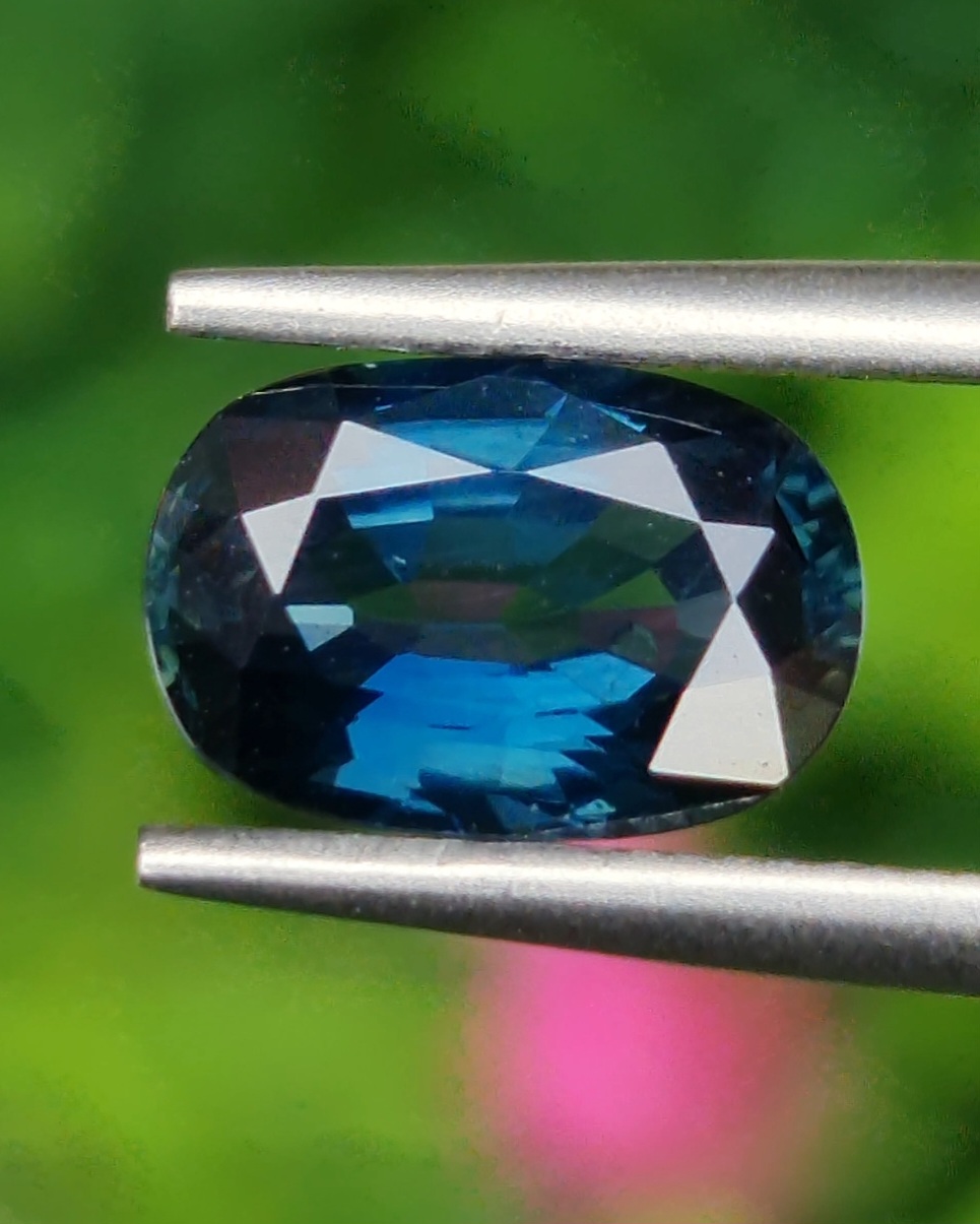 พลอย ไพลิน Blue Sapphire 1.87 กะรัต (Cts.) พลอยแท้ อัญมณีมงคลประจําวันเกิด รับทำแหวน เครื่องประดับพลอย