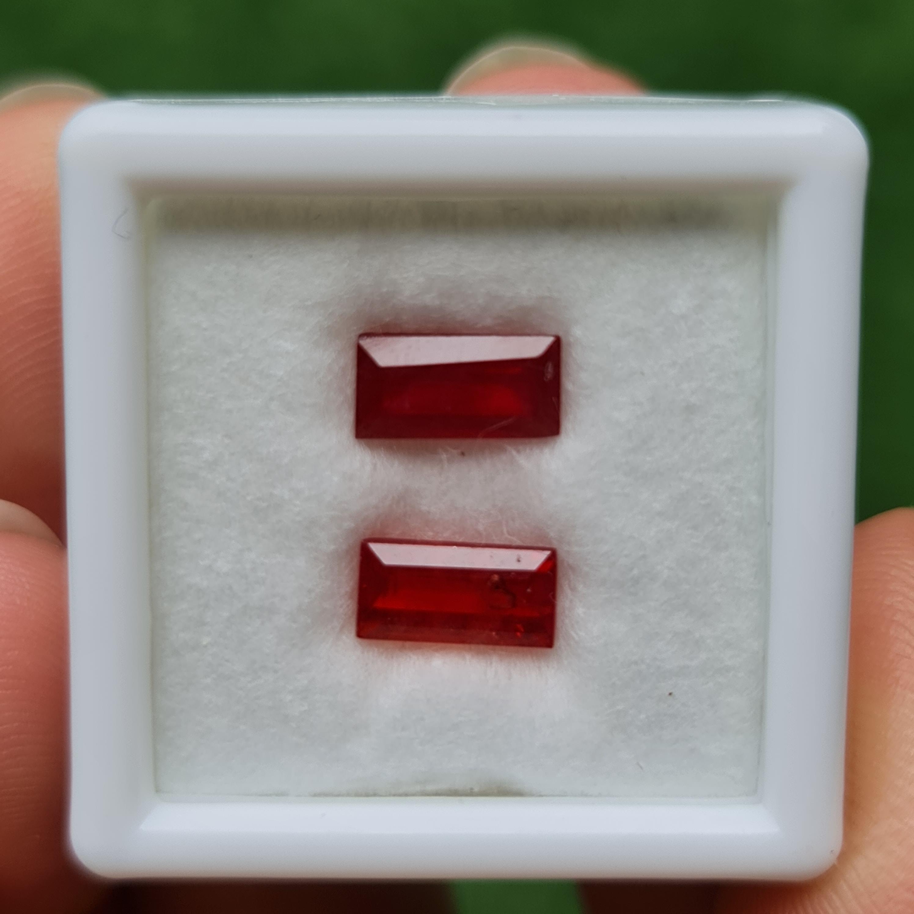 พลอย คู่ ออเรนจ์ แซฟไฟร์ Orange Sapphire 2 เม็ด 2.01 กะรัต (Cts.) พลอยแท้ อัญมณีมงคลประจําวันเกิด เครื่องประดับพลอย