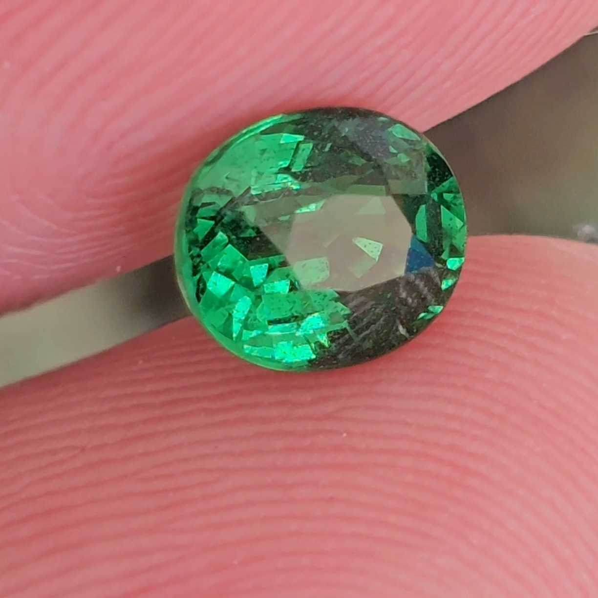 พลอย ซาโวไรท์ Tsavorite Garnet 1.26 กะรัต (Cts.) ดิบ Unheated พร้อมใบเซอร์ อัญมณีมงคลประจําวันเกิด เครื่องประดับพลอย