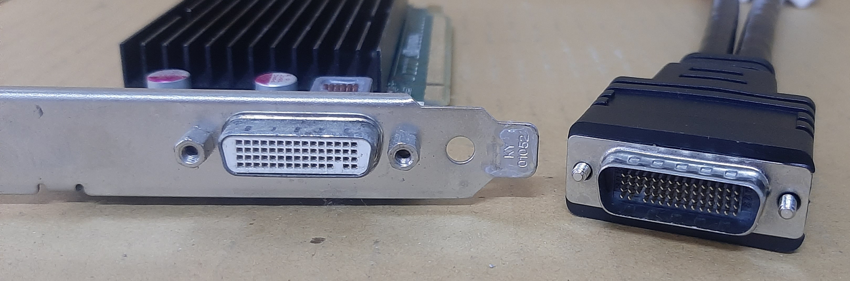 NVIDIA Quadro NVS 300 พร้อมสาย DMS-59 ออกสองจอ Port DVI ขายาว