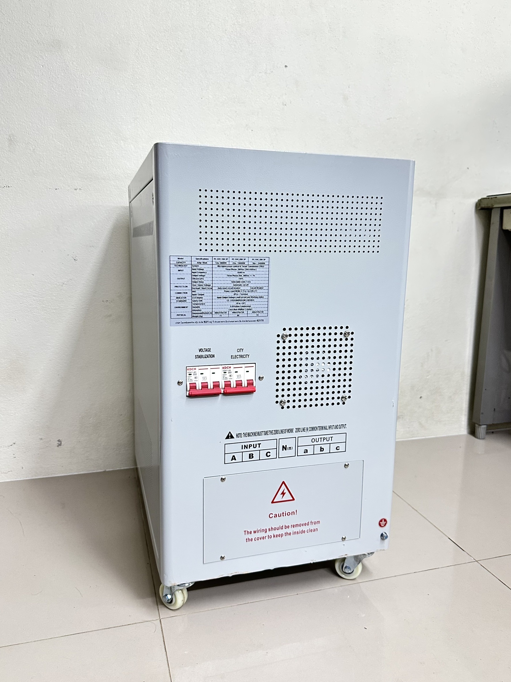 เครื่องปรับแรงดันไฟฟ้าอัตโนมัติ : SVC30K 3P