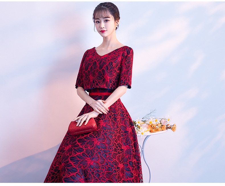 ชุดราตรียาวแขนสามส่วนลายดอกไม้เรียบหรู (เชือกผูกหลัง)