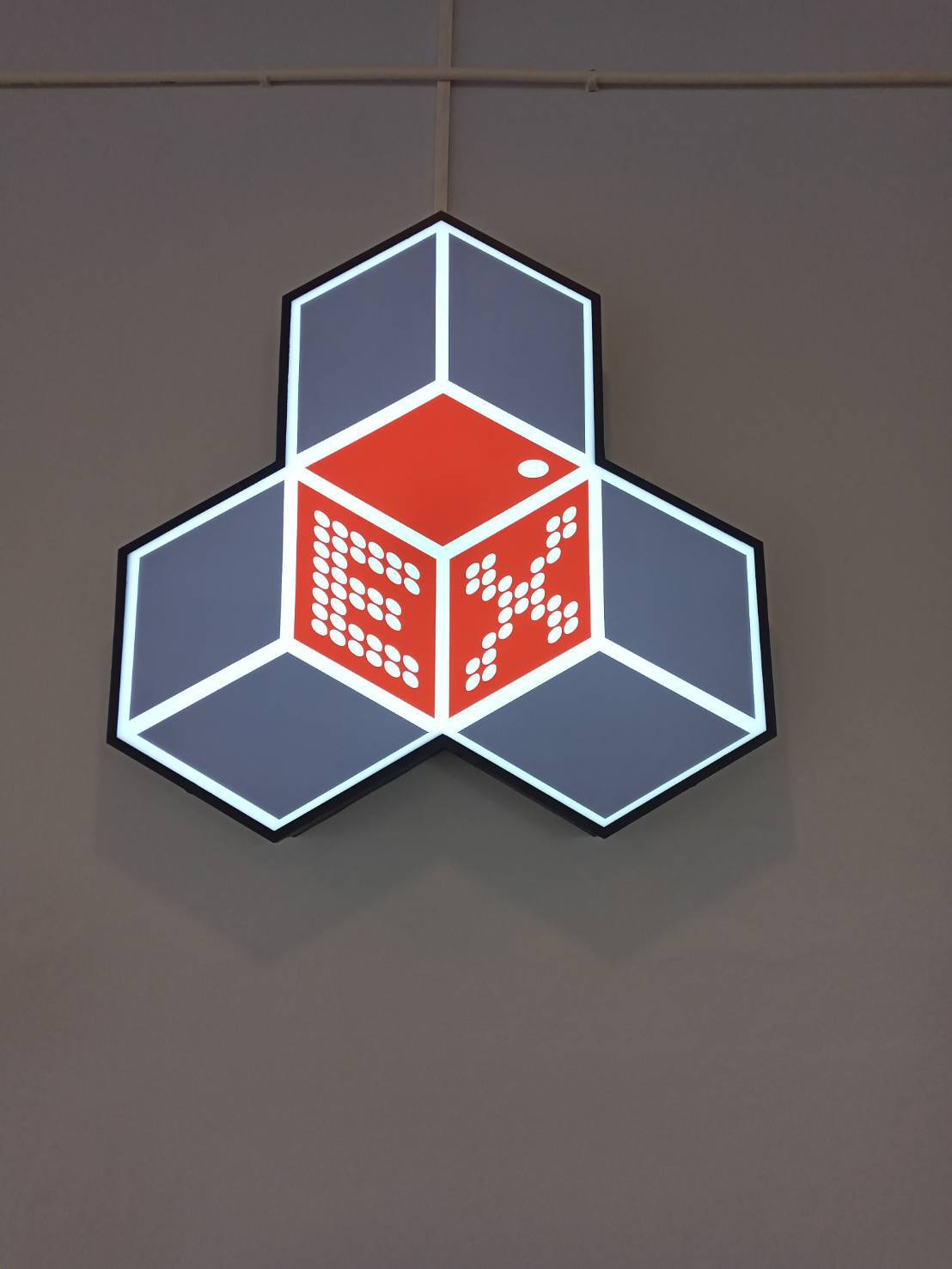 งานติดตั้งป้ายกล่องไฟไดคัท กล่องไฟติดหน้าร้าน