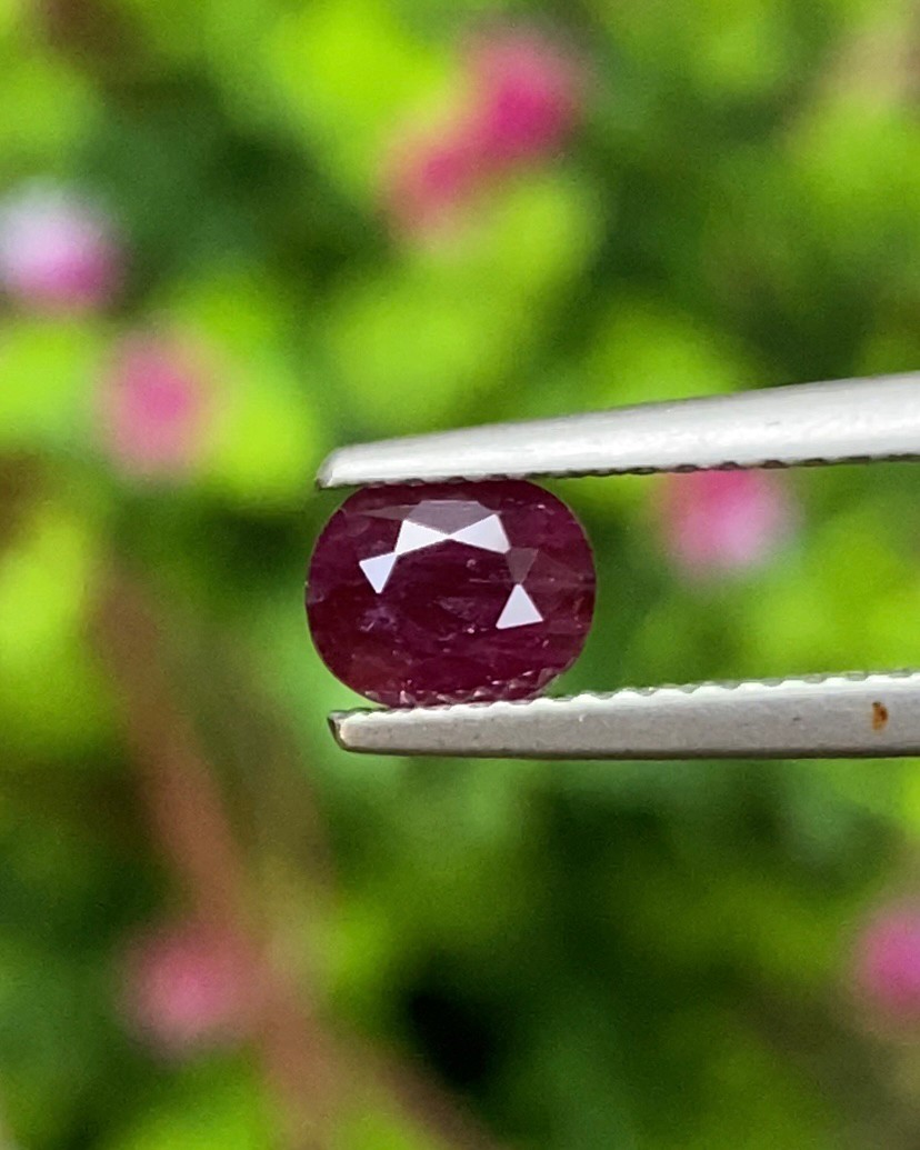 พลอย ทับทิม สยาม (Siam Ruby Sapphire) 1.02 กะรัต (Cts.) พร้อมใบเซอร์ พลอยแท้ อัญมณีมงคลประจําวันเกิด เครื่องประดับพลอย