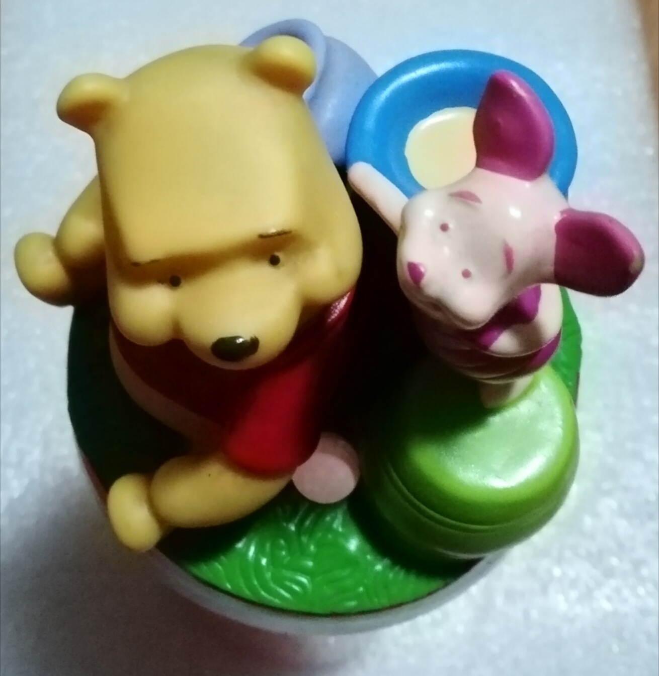 ของสะสมแก้วน้ำสีชมพูลายดอกไม้ พร้อมท็อปเปอร์หมีพูห์และเพื่อน Winnie the Pooh and Friends ของสะสมน่ารักงานเก่าจาก S&P