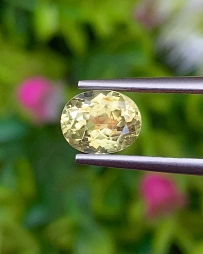 พลอย คริโซเบริล (Chrysoberyl) 1.39 กะรัต (Cts.) พลอยแท้ อัญมณีมงคลประจําวันเกิด เครื่องประดับพลอย