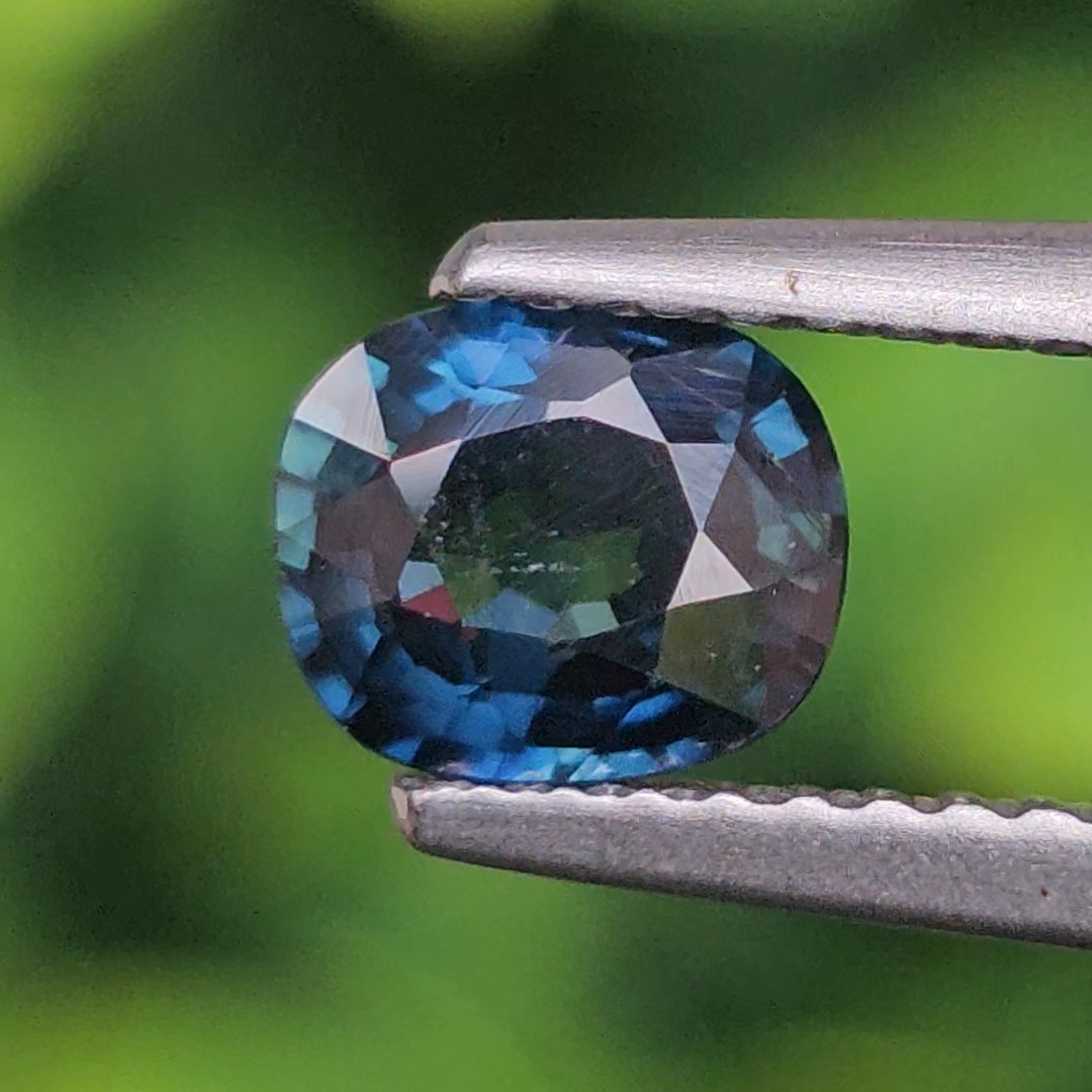 พลอย ไพลิน Blue Sapphire 1.00กะรัต (Cts.) ดิบ (Unheated ) พลอยแท้ อัญมณีมงคลประจําวันเกิด เครื่องประดับพลอย