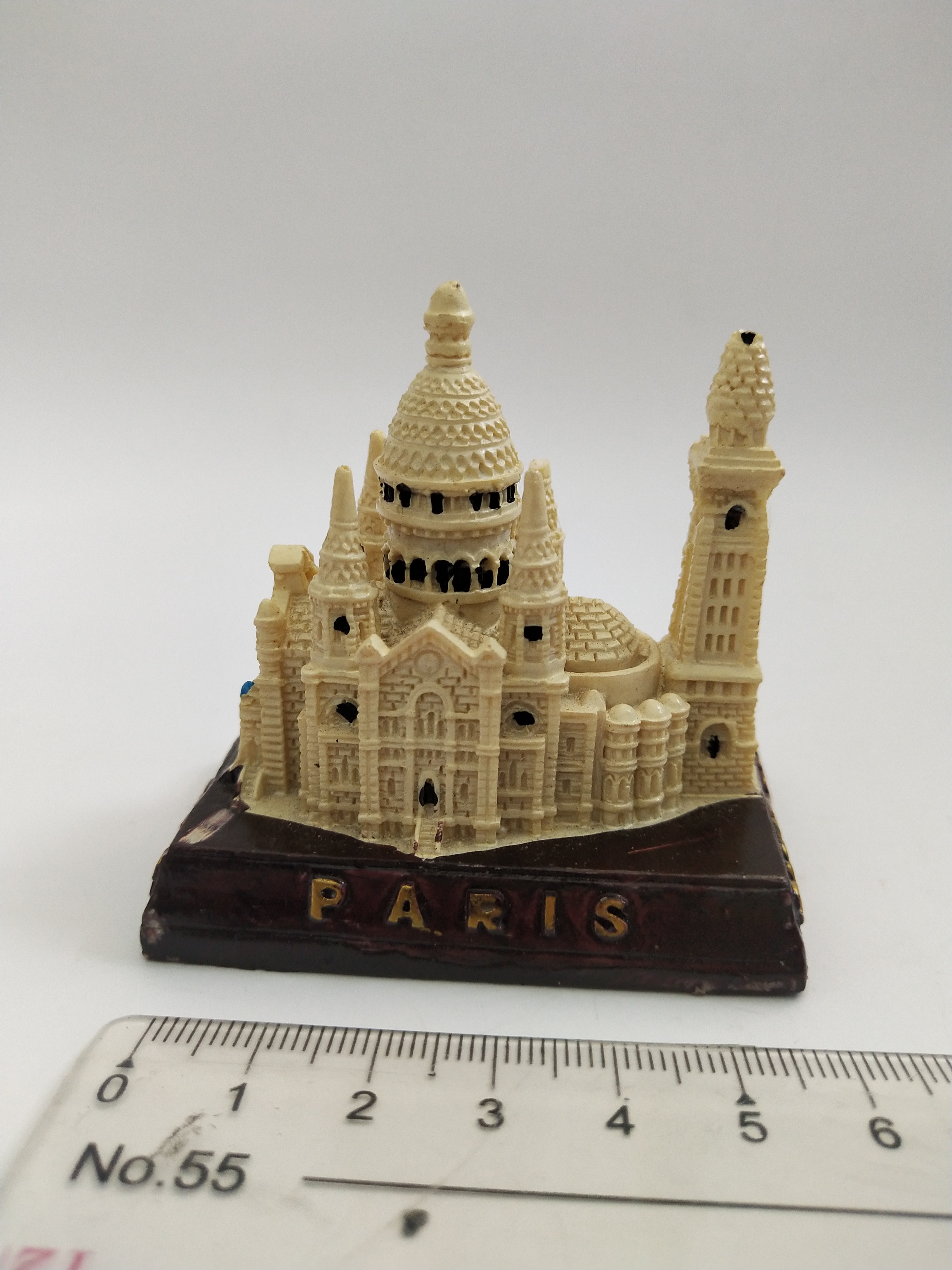 มีหลายภาพ ** มีตำหนิ โมเดลThe Basilica of the Sacred Heart of Paris ชิ้นงานเรซิ่น ขนาดตามภาพ