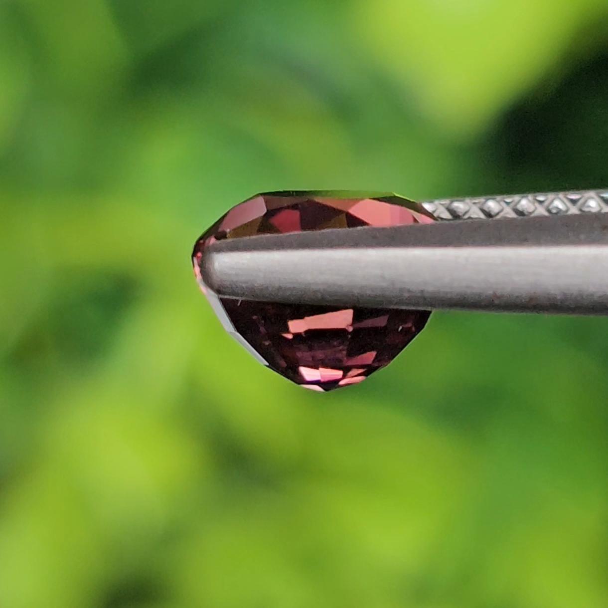 พลอย รูเบลไลต์ ทัวร์มาลีน Rubellite Tourmaline 1.50 กะรัต (Cts.) พลอยแท้ อัญมณีมงคลประจําวันเกิด เครื่องประดับพลอย