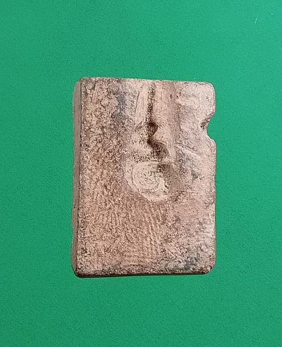 ผ3012 นางกวักเนื้อดิน พิมพ์เล็ก หลังยันต์อุ