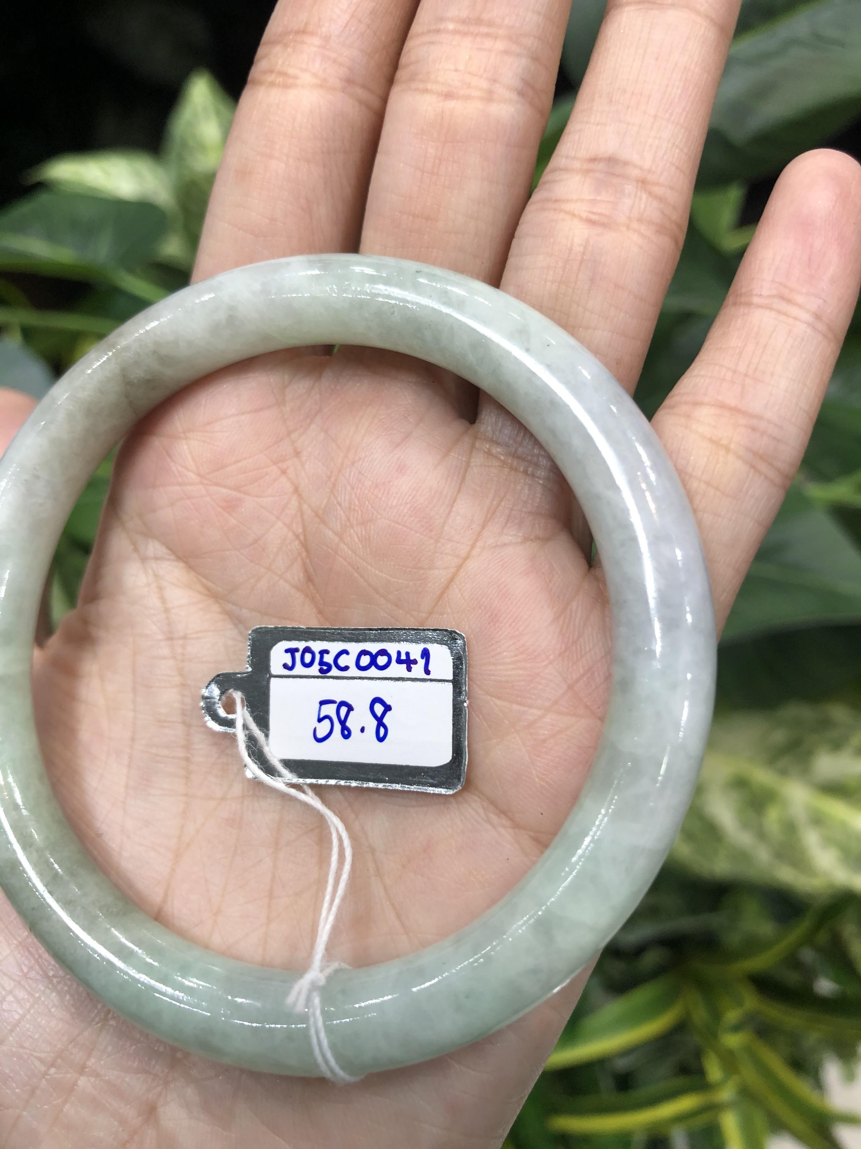 J05C0042 หยก พม่า แท้ Jade กำไลหยก 58.8 มม. (Jade bracelet) พม่า (Myanmar)