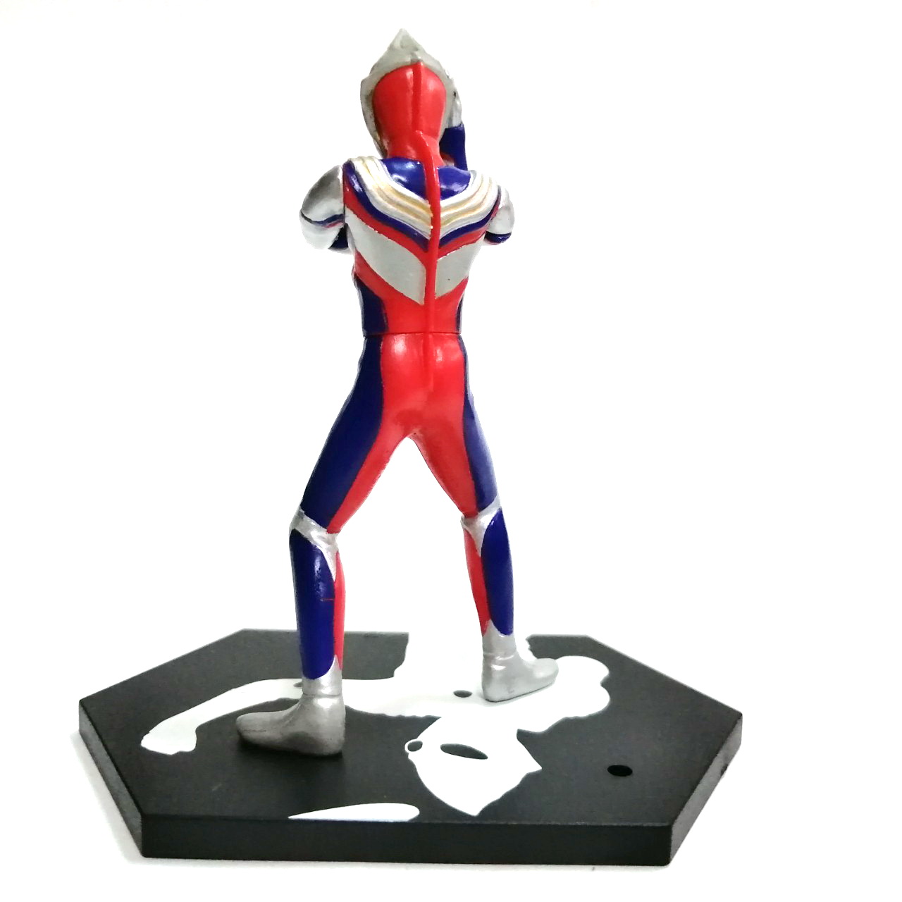 กาชาปอง ดิจิตอลเกรด ขยับแขนได้ อุลตร้าแมนทีก้า ขนาด 3 นิ้ว แขนมีข้อต่อ ขยับเปลี่ยนท่าได้ ***ตำหนิที่ฐาน