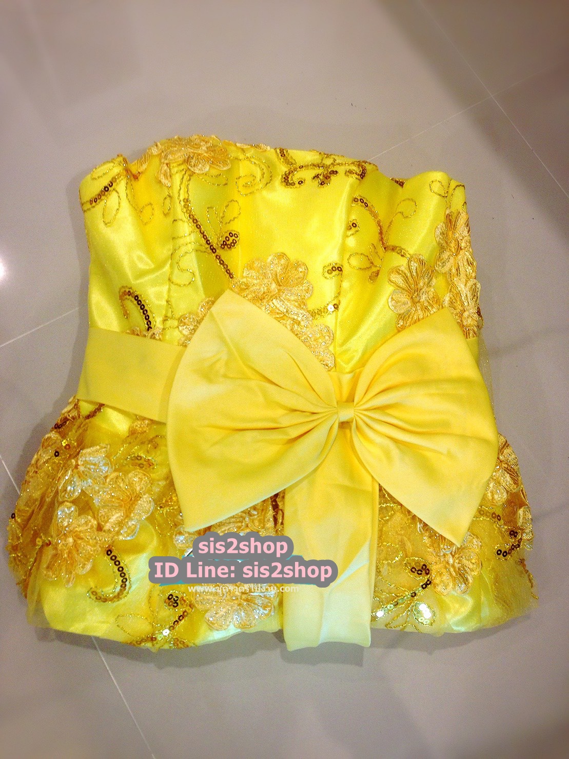 พร้อมเช่า ชุดแฟนซี ชุดราตรี สีเหลือง ลูกไม้ปักทั้งตัว แต่งโบว์ที่เอว (เชือกผูกหลัง)