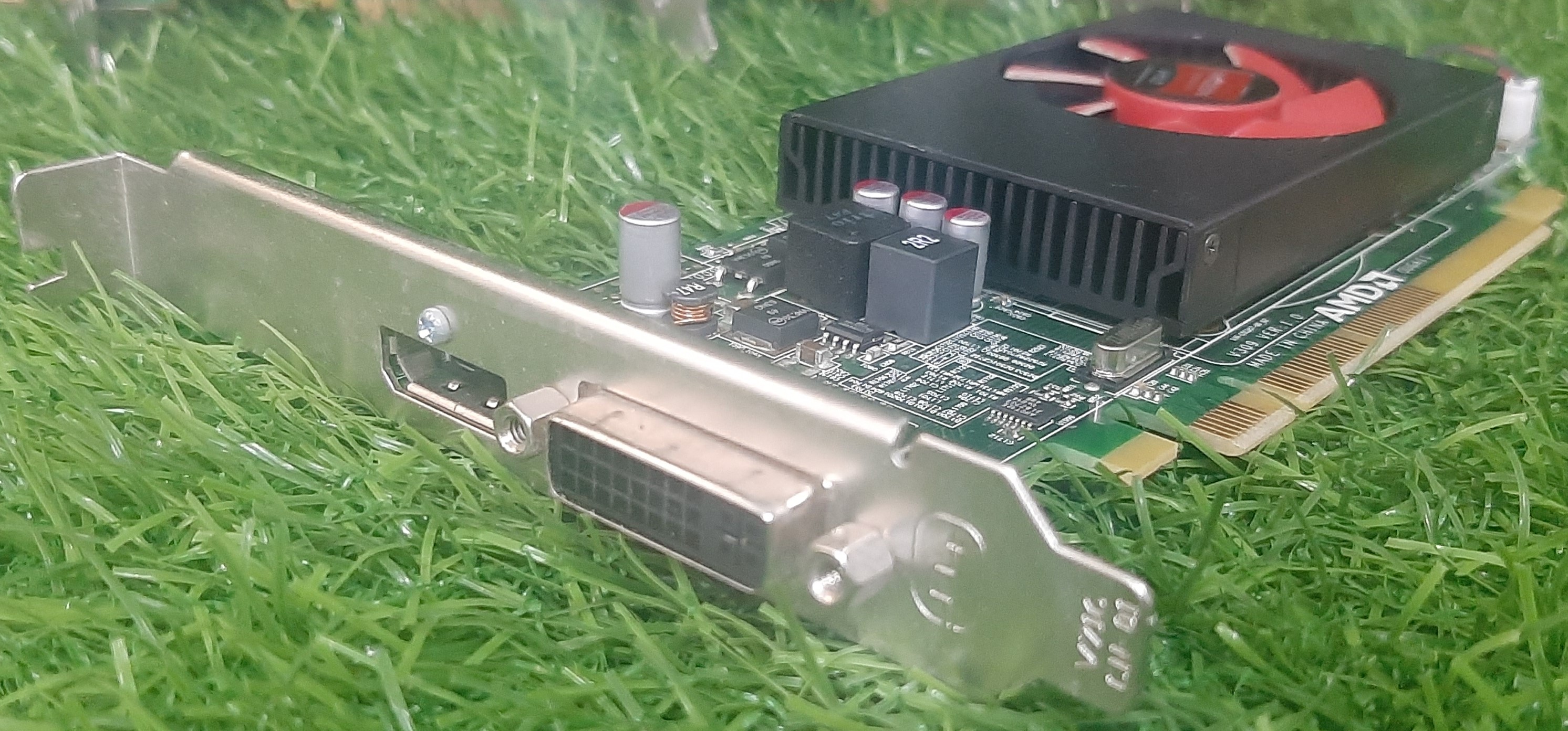 การ์ดจอมือสองสภาพดี ประกันร้าน 1 เดือน AMD R5 240 1GB DDR3 เล่มเกมส์ได้ ราคาดี