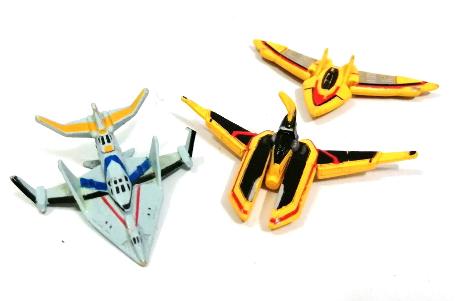 ของเล่น ของสะสม ชุด กาชาปอง ยานประจำหน่วยอุลตร้าแมน มียาน guts wing 1 และ 2, guts wing EX J ขนาดยาน 8ซม. สภาพเก่าเก็บ