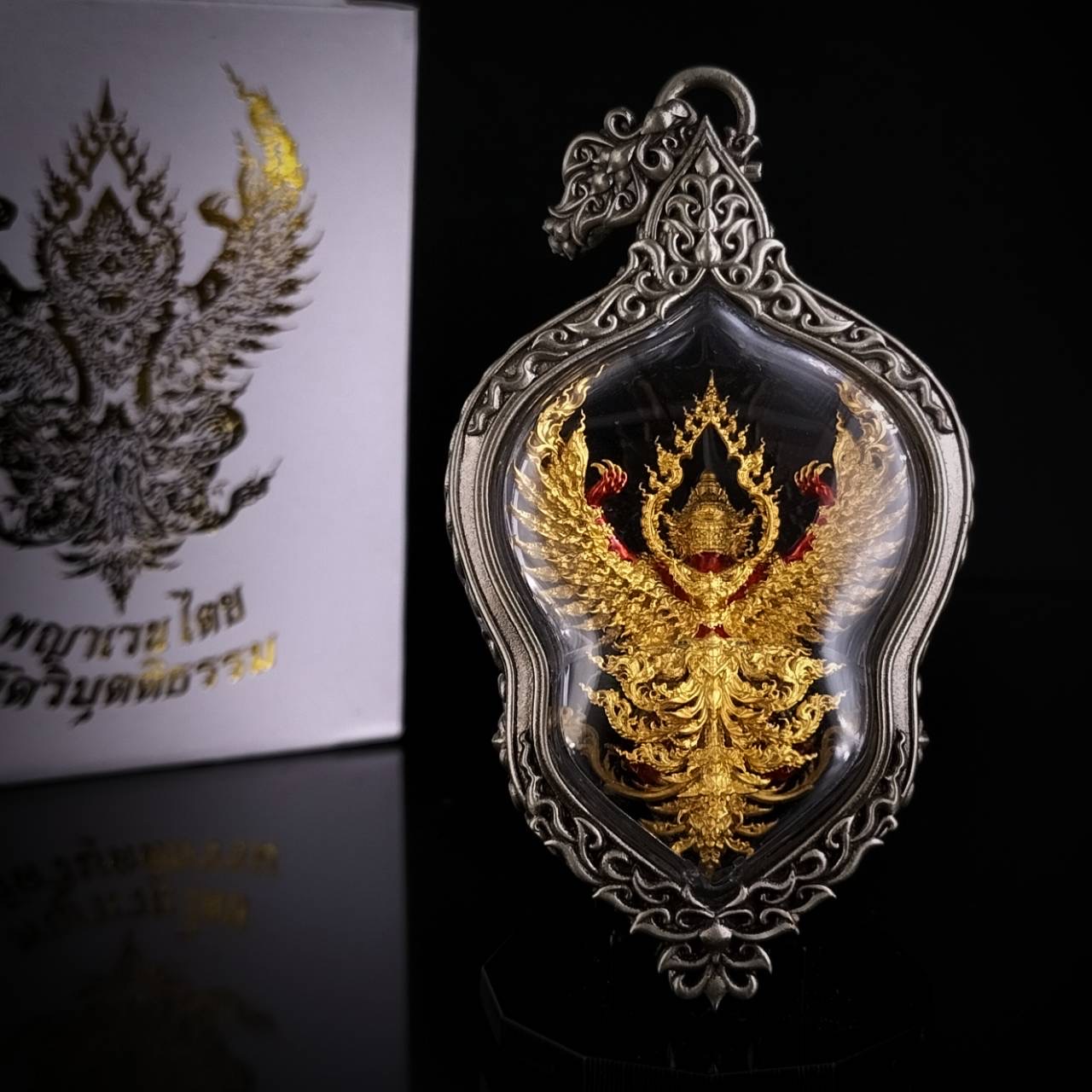 พญาครุฑ พญาเวนไตย รหัส 14 เนื้อทองลำอู่ชุบทองลงยา พร้อมเลี่ยมกรอบไวท์บรอนซ์ซาติน