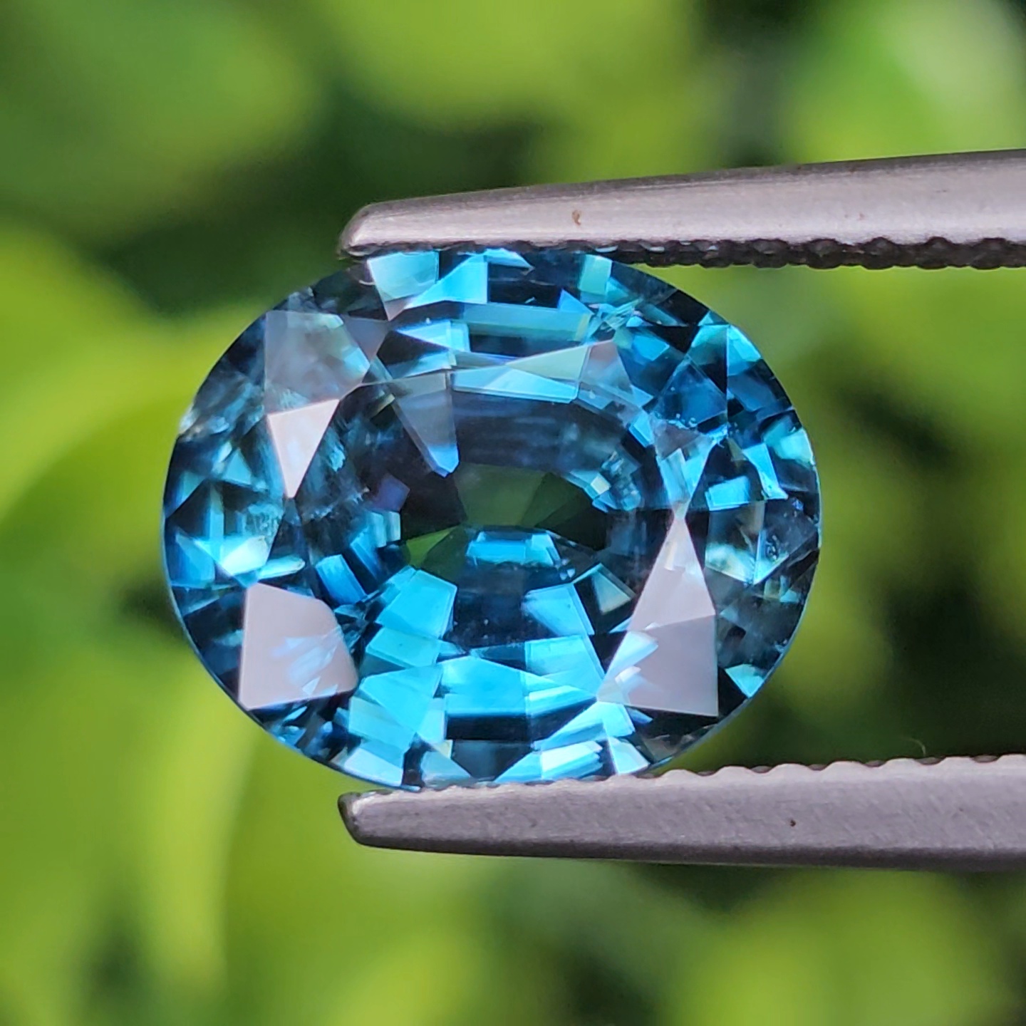 พลอย เพทาย (Zircon) 4.23 กะรัต (Cts.) พลอยแท้ อัญมณีมงคลประจําวันเกิด เครื่องประดับพลอย