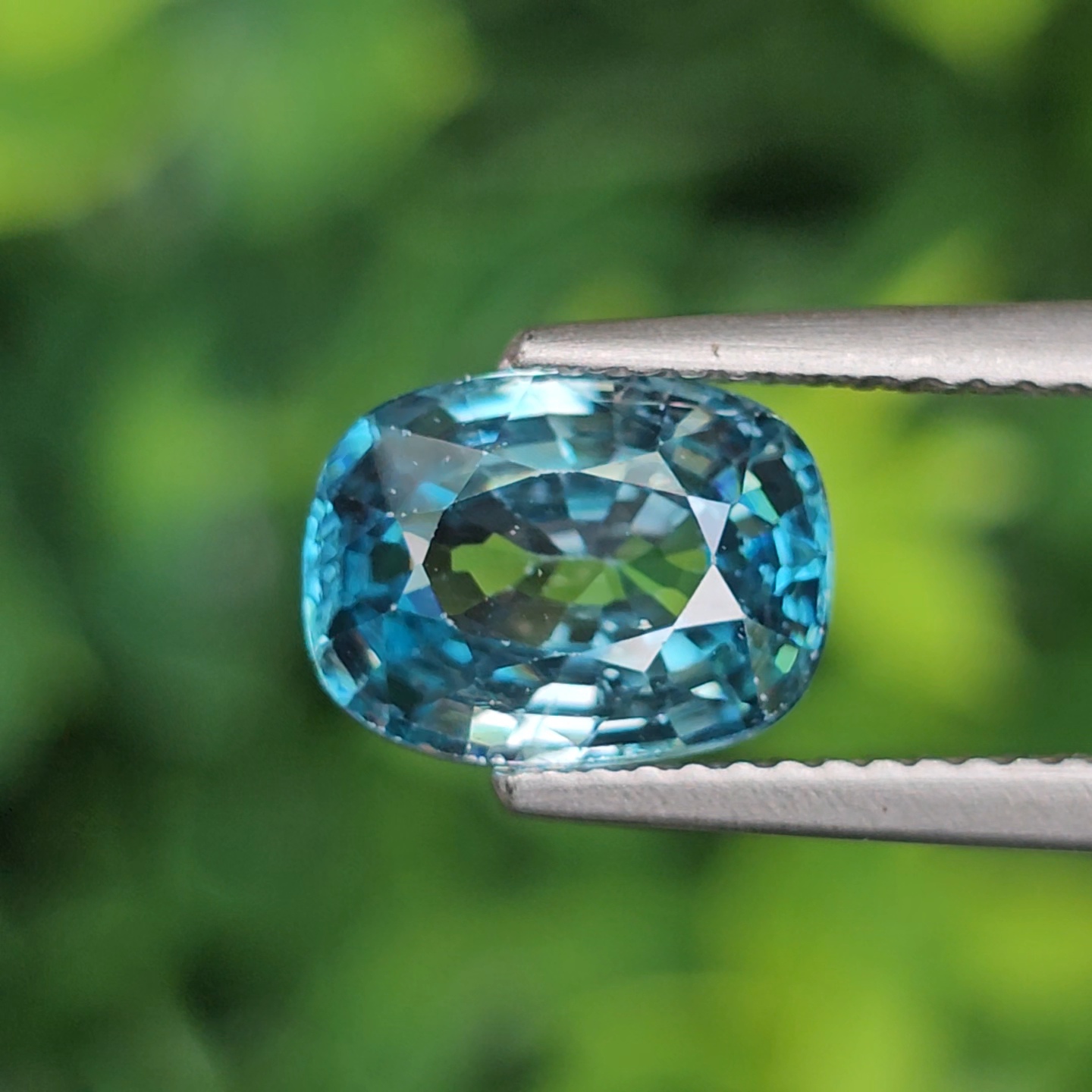 พลอย เพทาย (Zircon) 3.50 กะรัต (Cts.) พลอยแท้ อัญมณีมงคลประจําวันเกิด เครื่องประดับพลอย