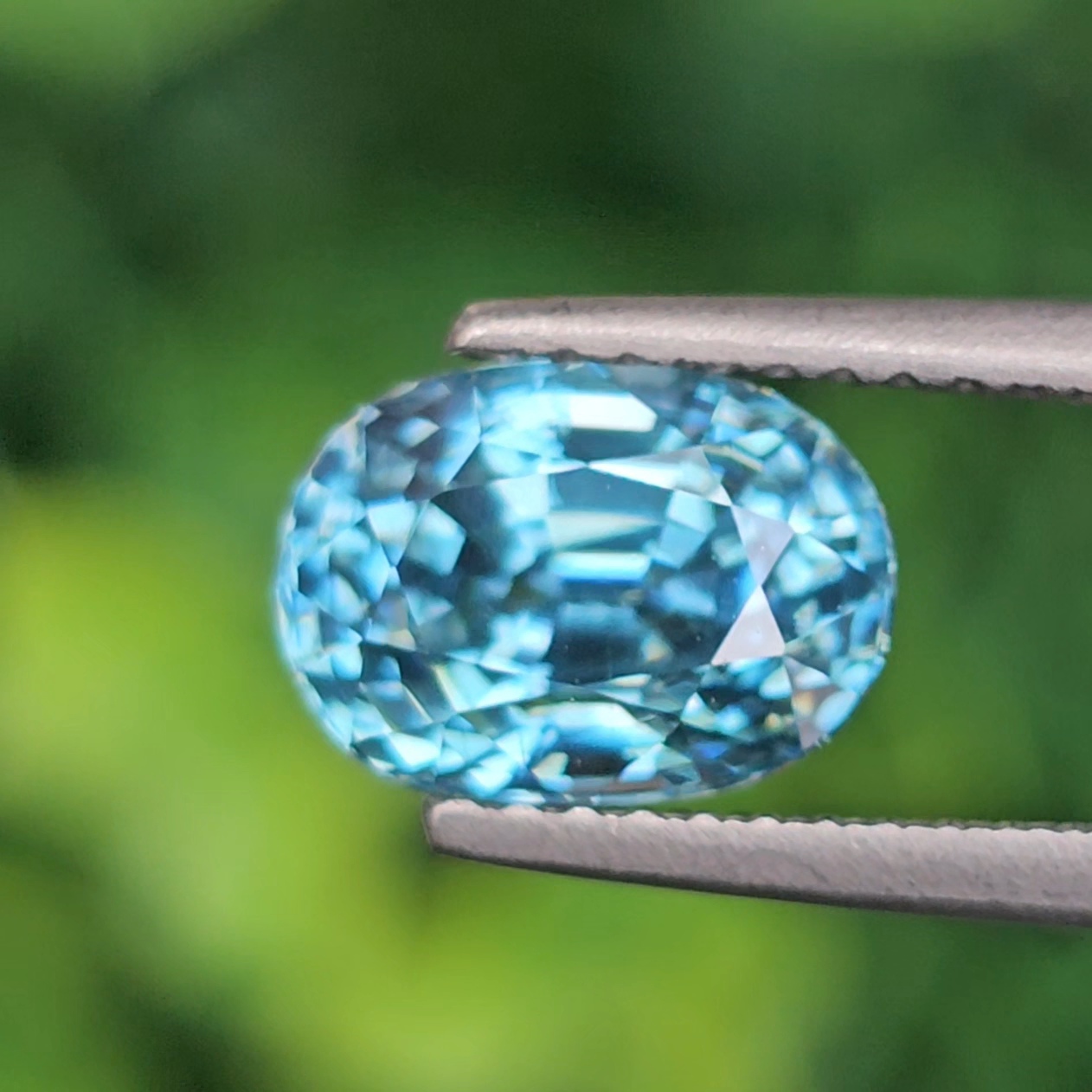 พลอย เพทาย (Zircon) 3.33 กะรัต (Cts.) พลอยแท้ อัญมณีมงคลประจําวันเกิด เครื่องประดับพลอย