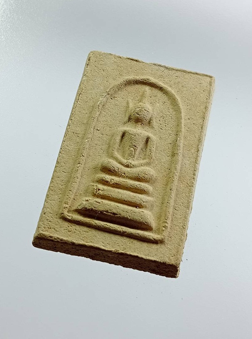 ผ3205 พระสมเด็จ เนื้อผสมแร่เหล็กไหล หลวงพ่อก๋วน วัดตะเคียนทอง จ.ระยอง