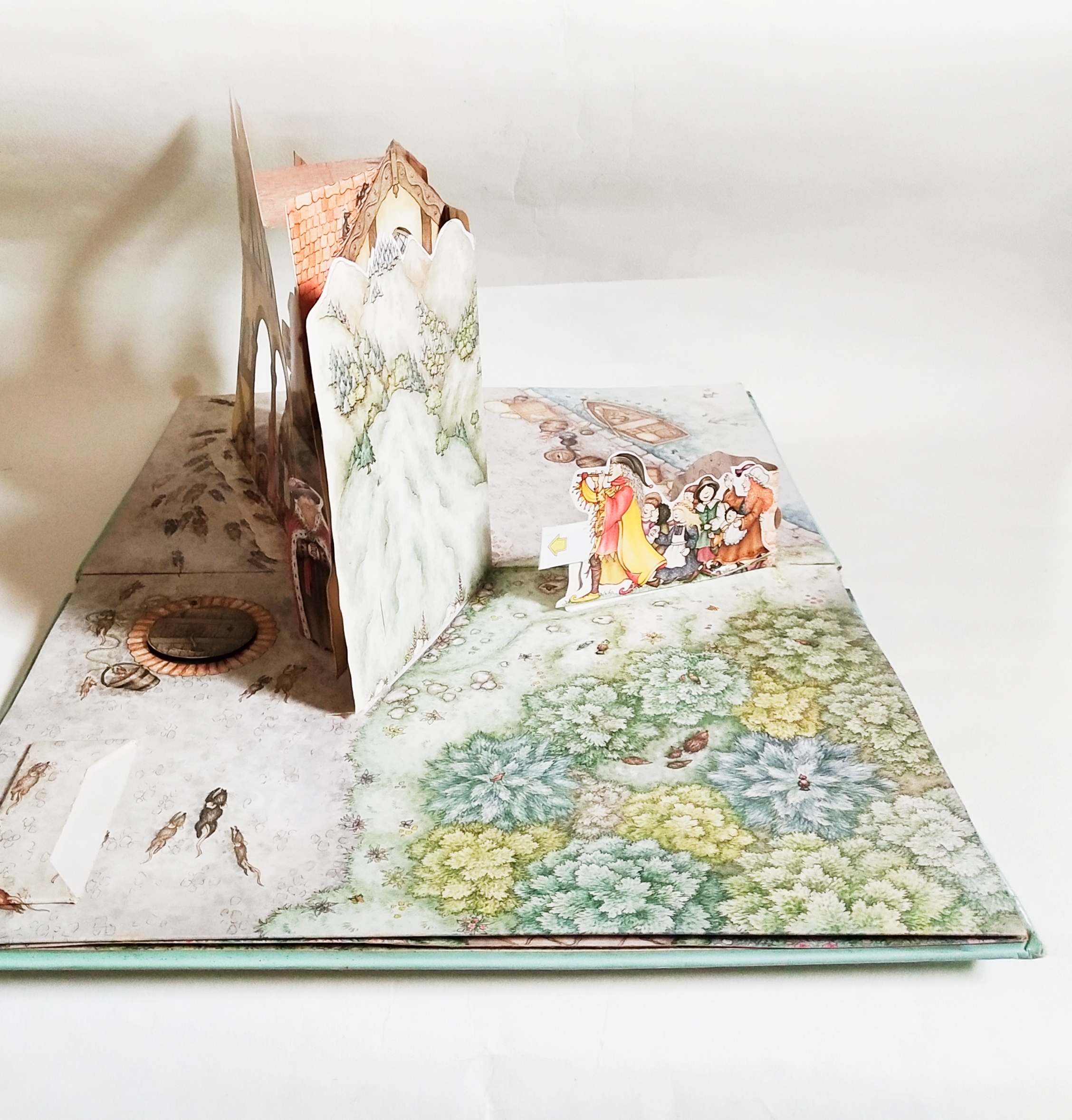 หนังสือนิทานดิสนีย์เก่า ป๊อปอัพ ไม่มีตัวอักษร **มีตำหนิตามภาพ Pop up book with Four Miniture Story Book : Beauty and the Beast and othrer Fantastic Fairy Tales