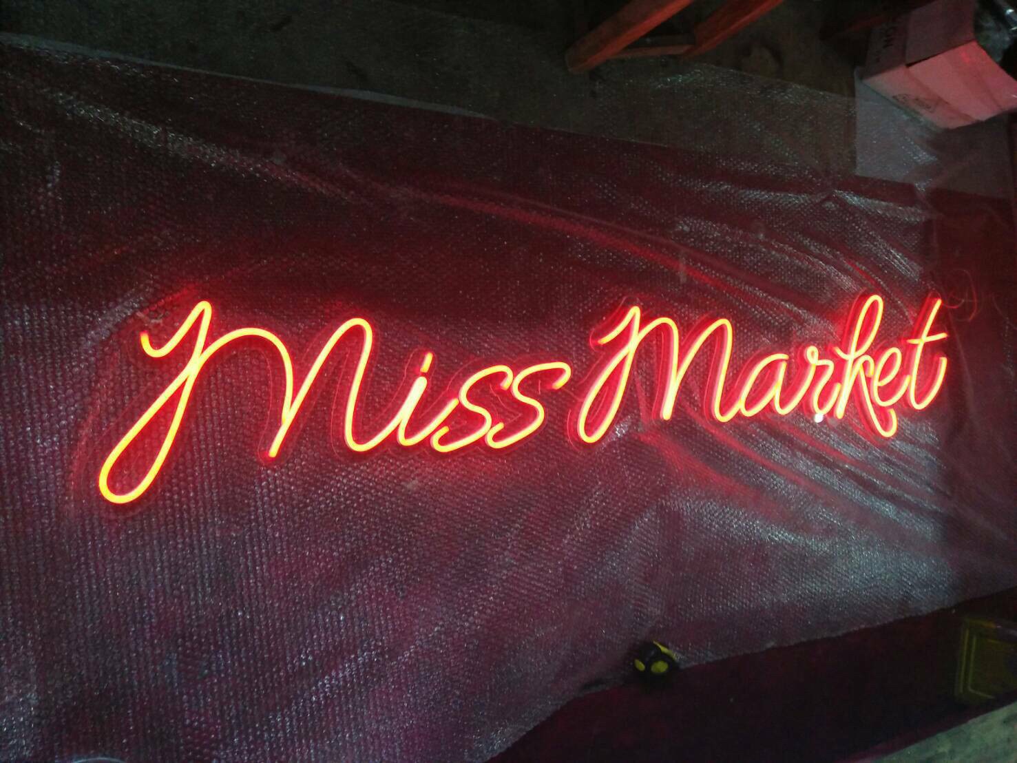 ป้ายไฟดัด สีส้ม - Miss Markee