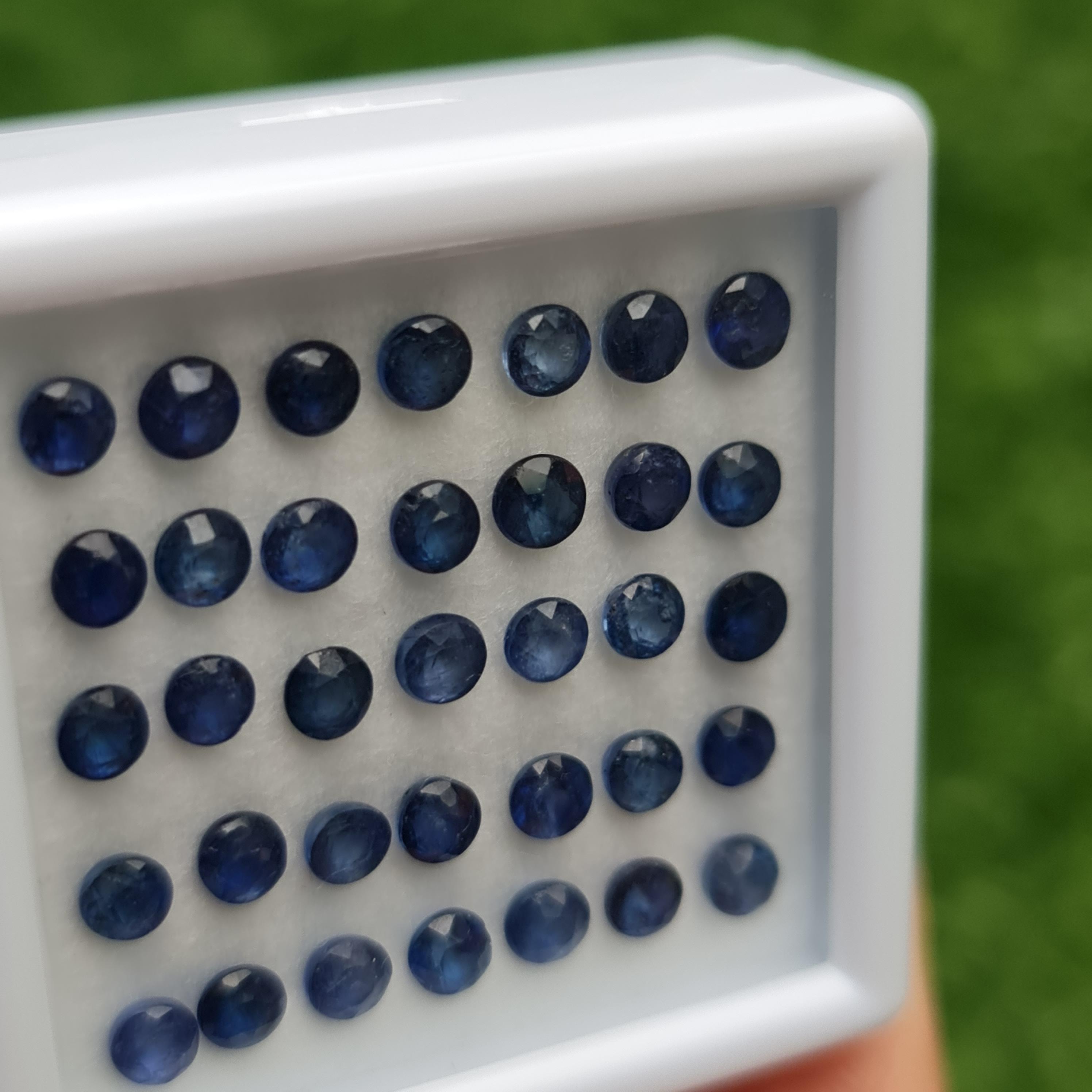 พลอย ไพลิน blue sapphire 12.00 กะรัต (Cts.) 35 เม็ด (pcs.) พลอยแท้ อัญมณีมงคลประจําวันเกิด เครื่องประดับพลอย