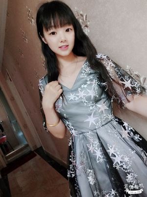 ชุดราตรีสั้นชุดเพื่อนเจ้าสาวแต่งแขนระบายพิมพ์ลายรูปดาวเรียบหรู(เชือกผูกหลัง)