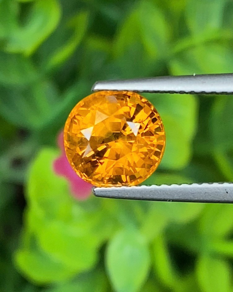 พลอย บุษราคัม Yellow Sapphire 3.86 กะรัต (Cts.) พลอยแท้ อัญมณีมงคลประจําวันเกิด เครื่องประดับพลอย