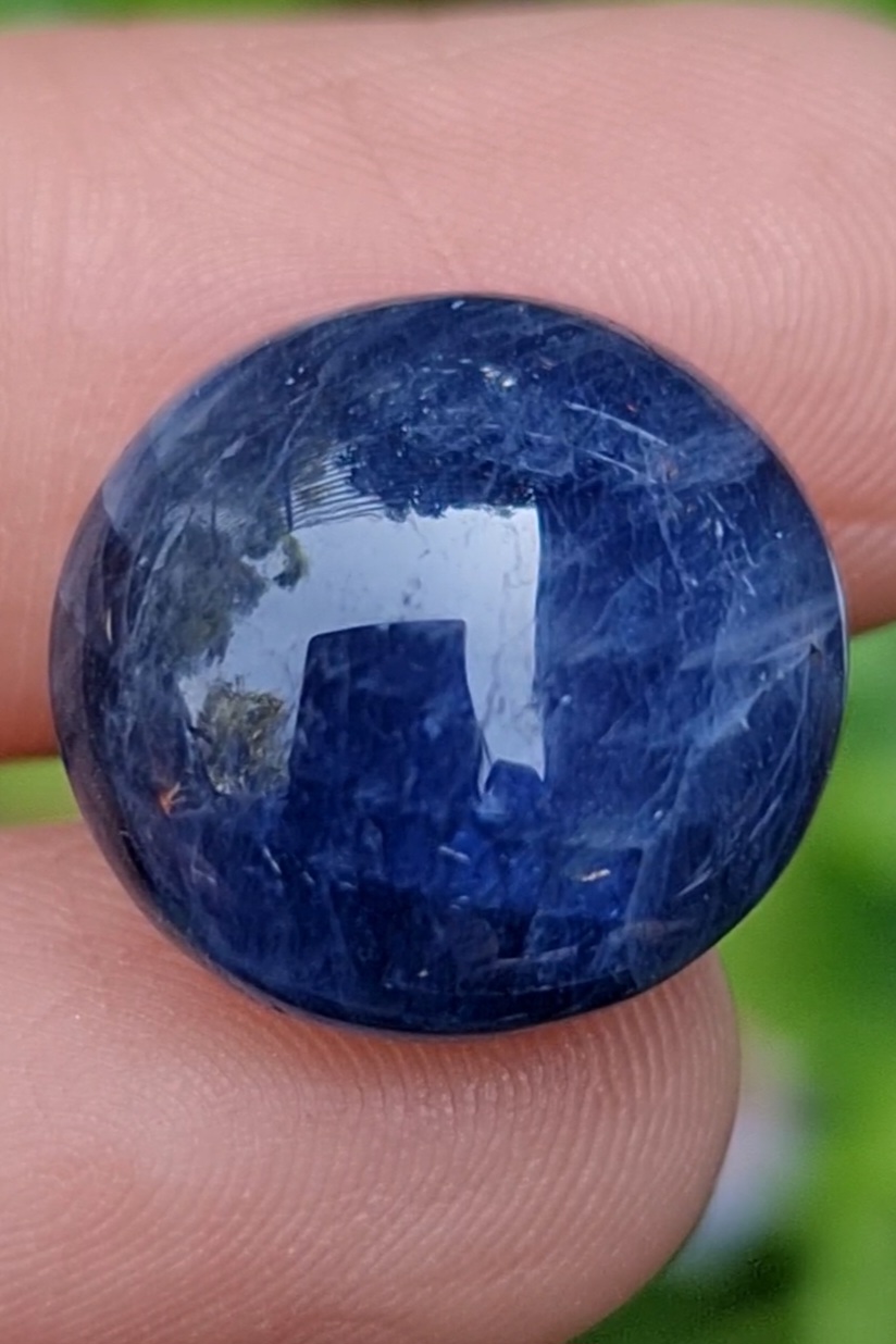 พลอย ไพลิน Blue Sapphire 21.16 กะรัต (Cts.) ดิบ (Unheated) พลอยแท้ อัญมณีมงคลประจําวันเกิด เครื่องประดับพลอย