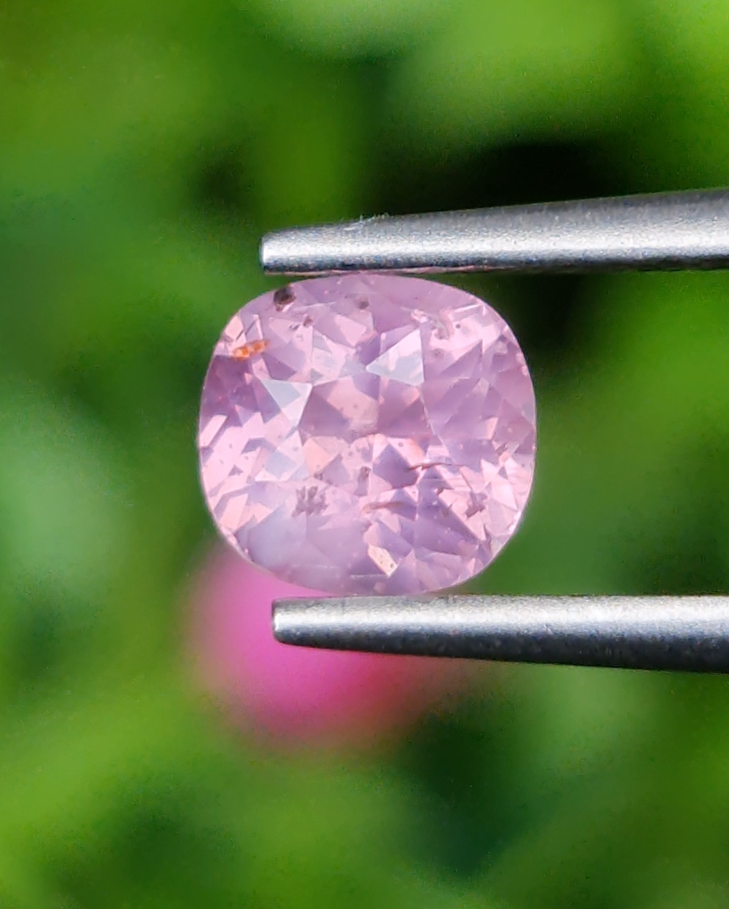 พลอย พัดพารัดชา Padparadscha Sapphire 1.05 กะรัต (Cts.) ดิบ (Unheated) พร้อมใบเซอร์ พลอยแท้ อัญมณีมงคลประจําวันเกิด เครื่องประดับพลอย