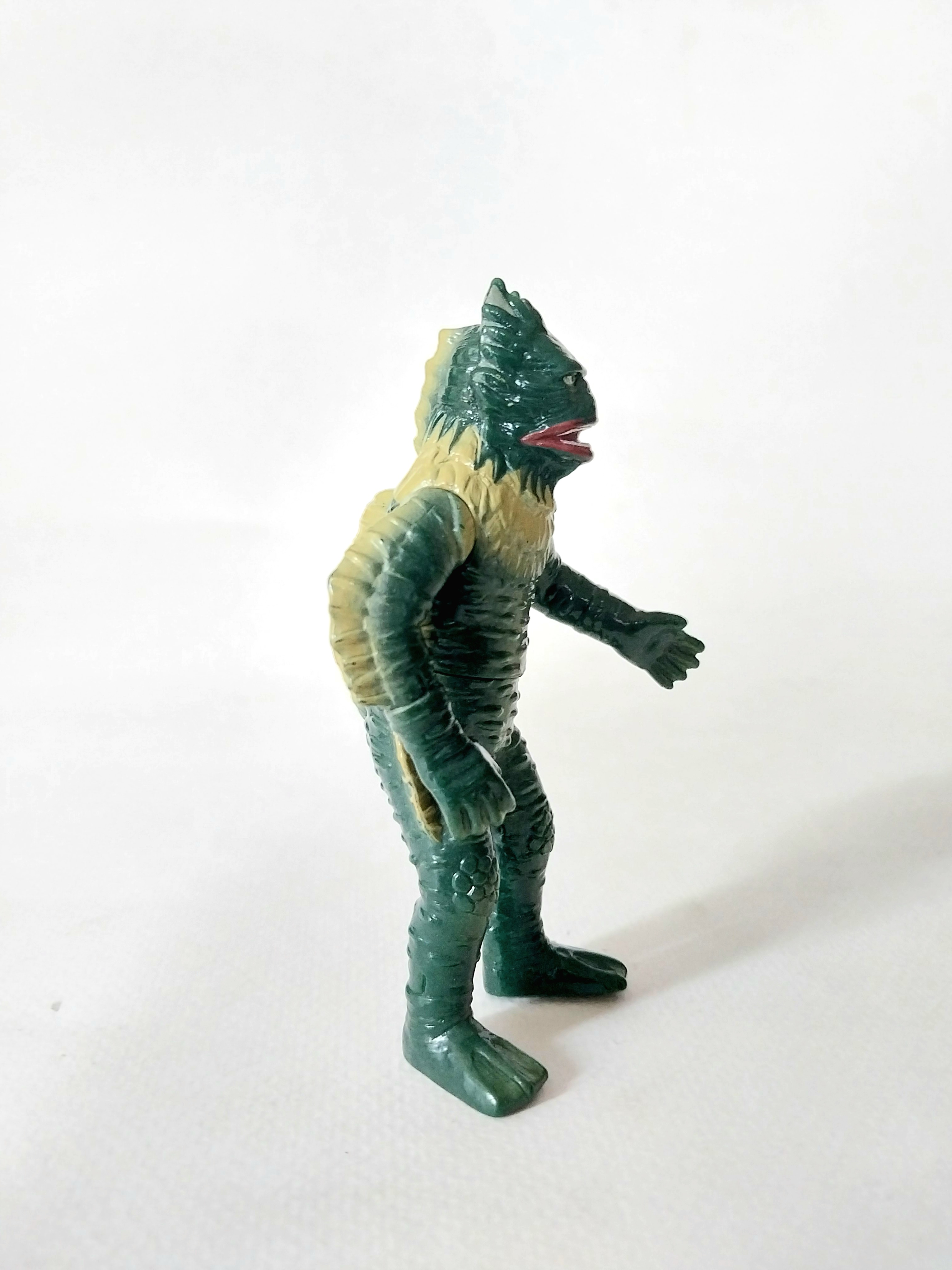 ซอฟ 4 นิ้ว สัตว์ประหลาด รากอน ตัวร้ายคู่ปรับอุลตร้าแมนคนแรก ขนาดตามรูป สภาพดีมีรอยบ้าง ค่อนข้างหายาก