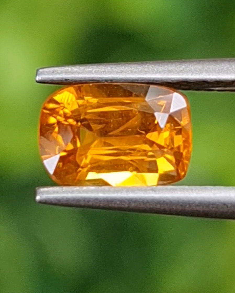 พลอย บุษราคัม yellow sapphire 1.21 กะรัต (Cts.) พลอยแท้ อัญมณีมงคลประจําวันเกิด เครื่องประดับพลอย