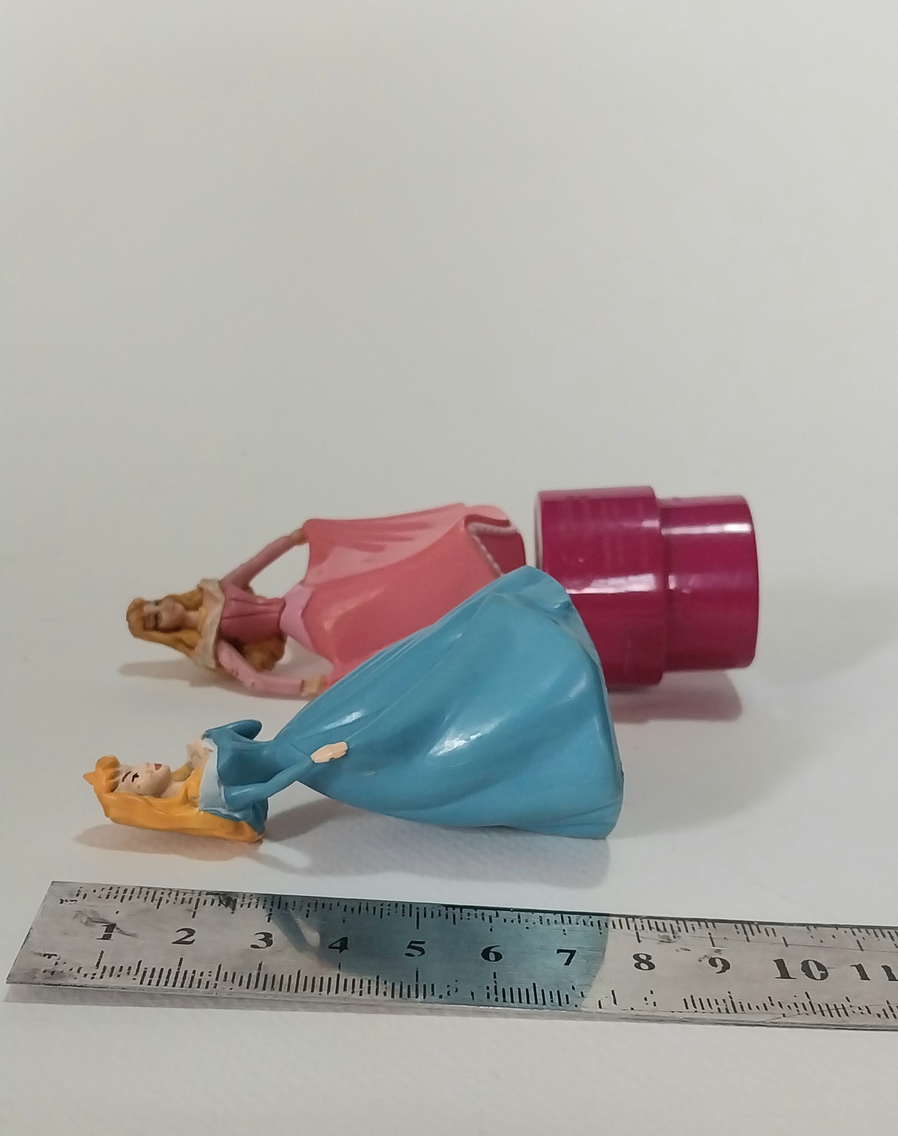 มีหลายภาพ ตุ๊กตาเจ้าหญิงดิสนีย์ เจ้าหญิงออโรร่า หรือ เจ้าหญิงนิทรา Sleeping Beauty , งานเก่ามีรอยบ้าง