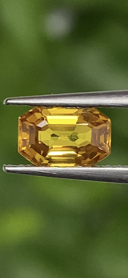 พลอย บุษราคัม Yellow Sapphire 0.93 กะรัต (Cts.) พลอยแท้ อัญมณีมงคลประจําวันเกิด เครื่องประดับพลอย
