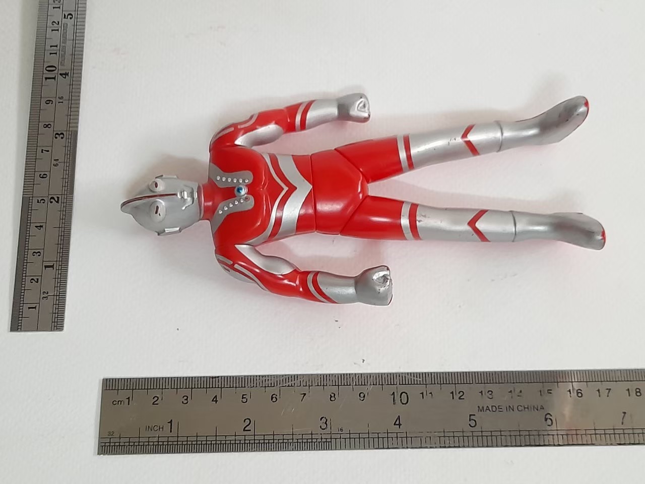 งานพลาสติก 5-5.5 นิ้ว อุลตร้าโซฟี่ ขนาดตามรูปมือสองสภาพดีมีรอยบ้าง งานเก่าเก็บ จากเอเพกซ์ทอยส์ มือสองสภาพดี ไม่ค่อยเจอ