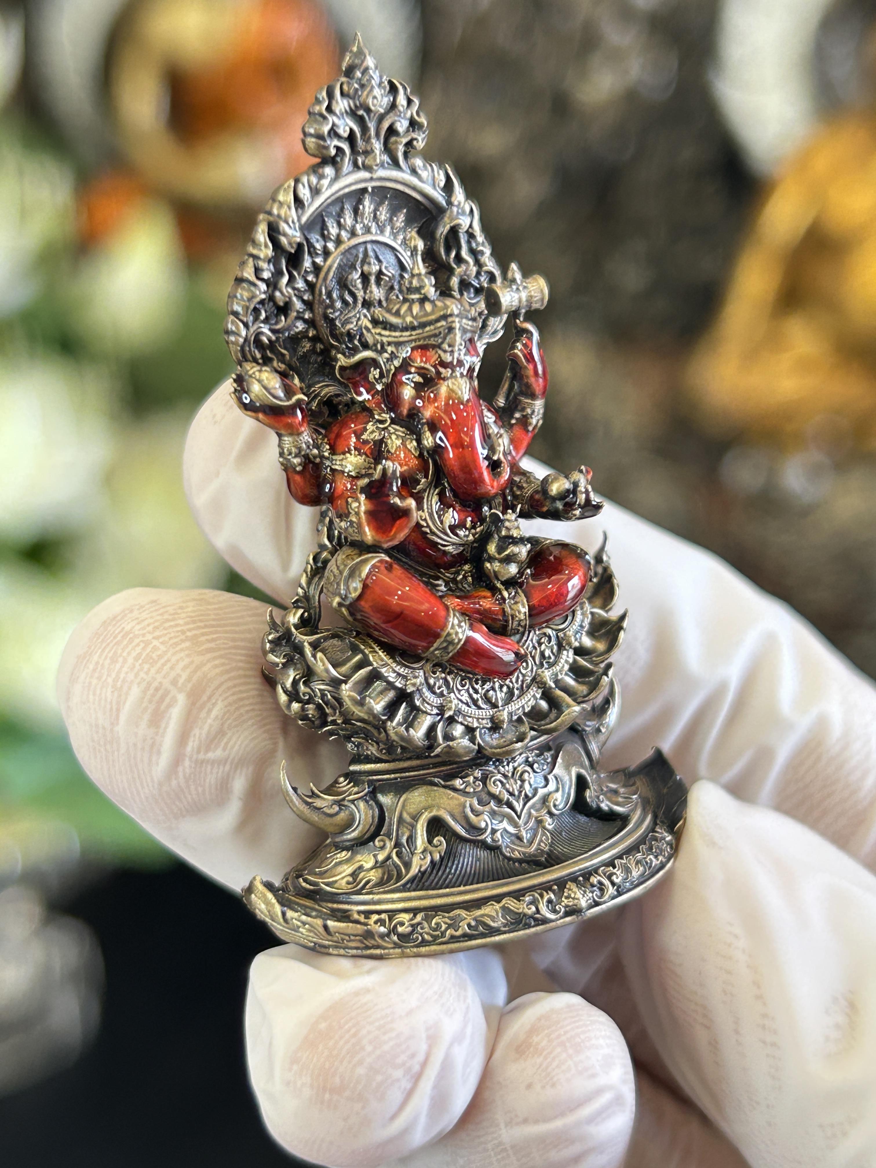 พระพิฆเนศรุ่นสุขสำเร็จนิรันดร์ เนื้อบรอนซ์ซาติน ลงยาแดง