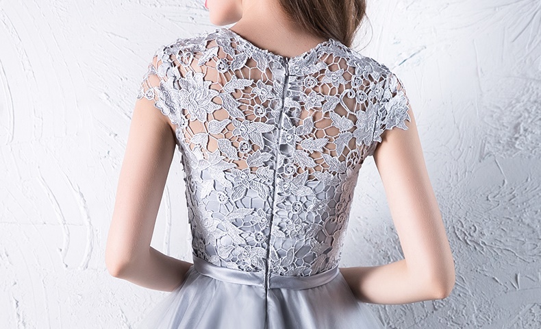 Pre-order ชุดราตรี แบบเปิดไหล่ ระบายช่วงไหล่ ผ้าลูกไม้ ซิปหลัง เรียบหรู