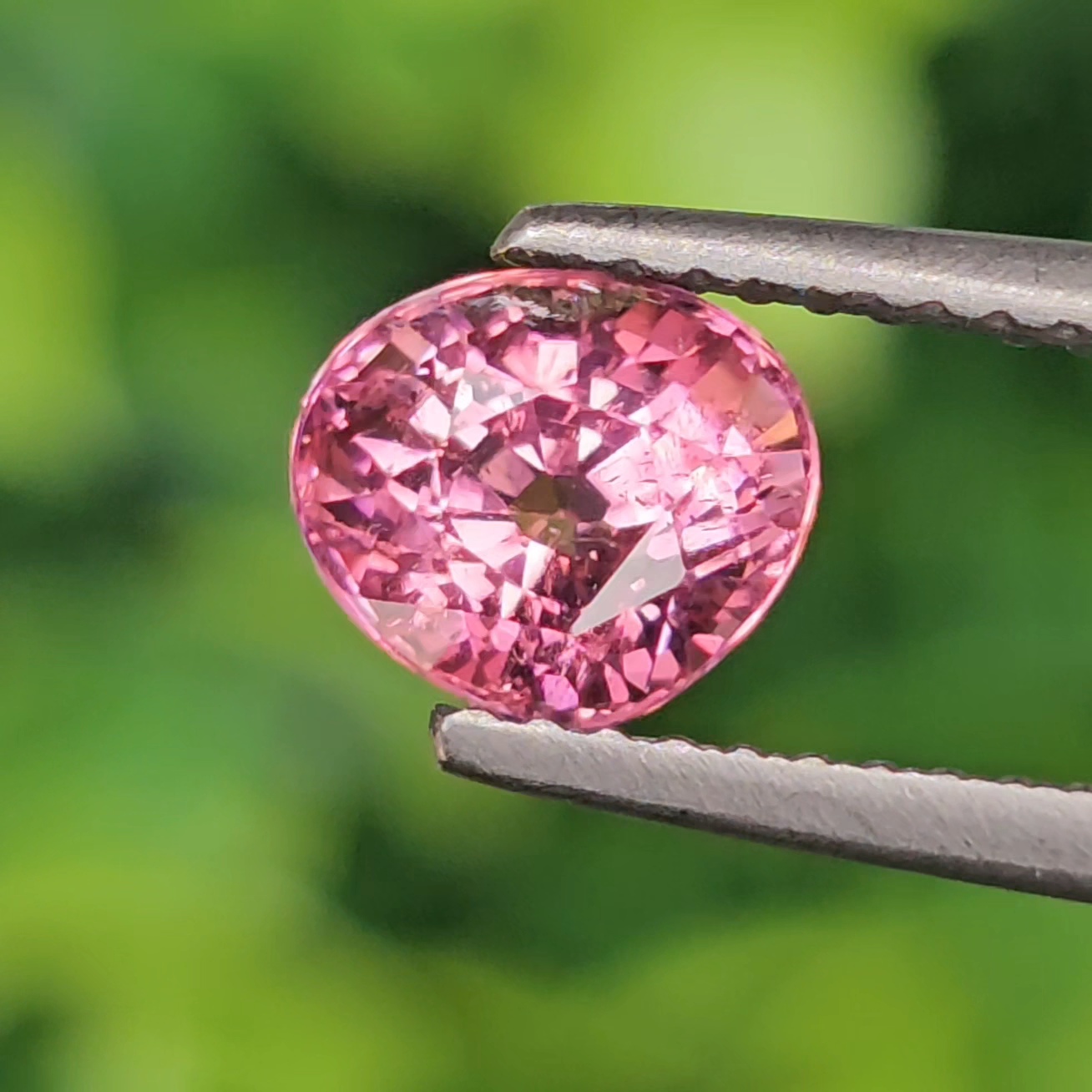 พลอย ชมพู ทัวร์มารีน (Pink Tourmaline) 1.32 กะรัต (Cts.) อัญมณีมงคลประจําวันเกิด เครื่องประดับพลอย
