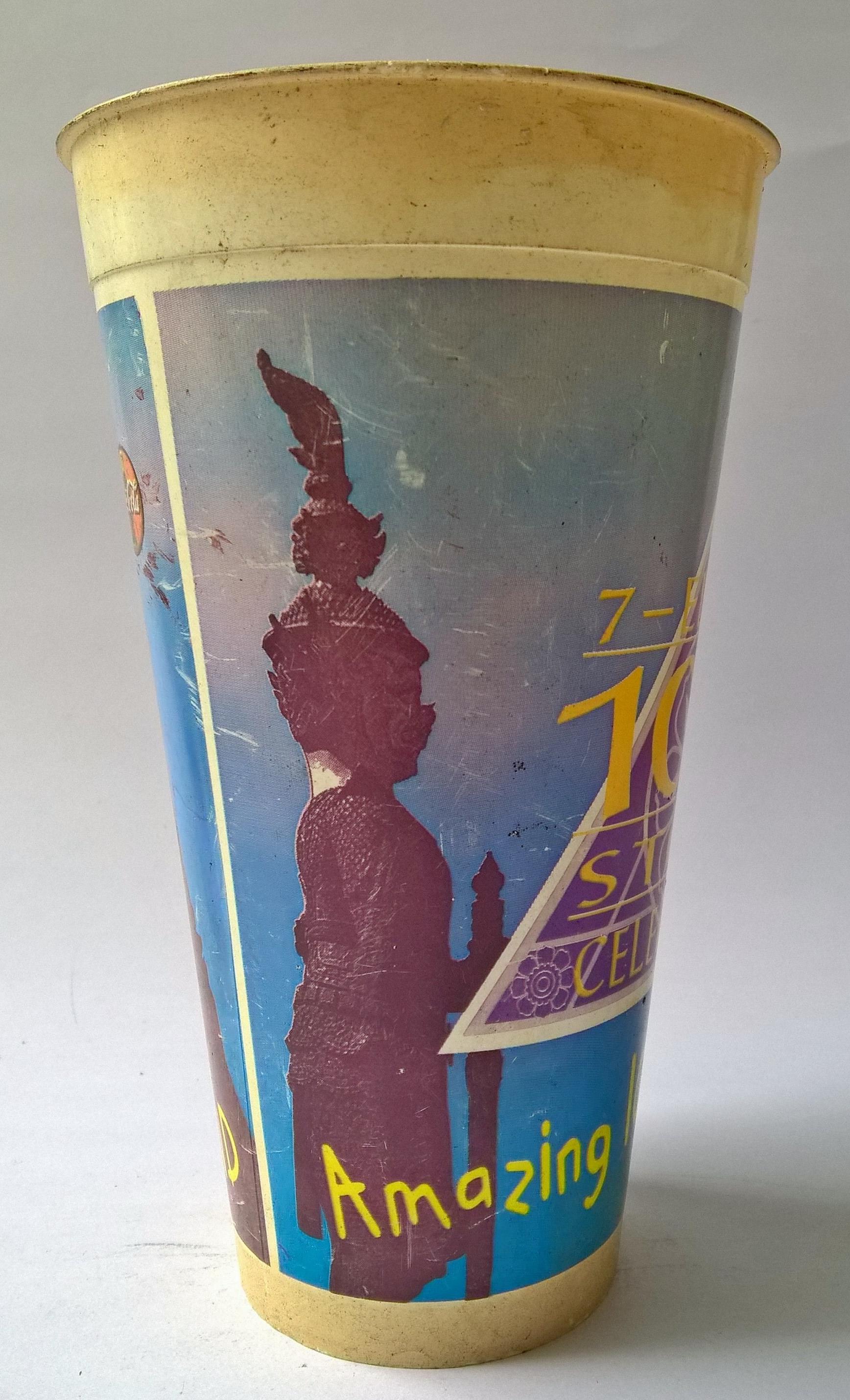 แก้วน้ำพลาสติกขนาดประมาณ 22 oz ของสะสมจาก7-11 'ฉลองครบ 1001 สาขา 7-11 ในประเทศไทย 1001 stores celebration ',Amazing 1001 Stores in Thailand