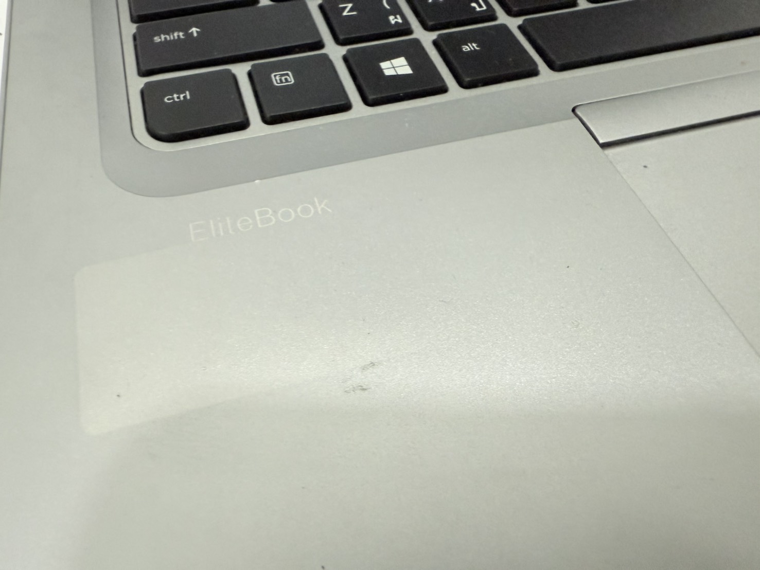 Notebook HP EliteBook 840 G4 (i5-7300U/8GB/M.2 256GB) ไม่มี Adapter แบตเสื่อม จอ Bright ขอบยางเสื่อม