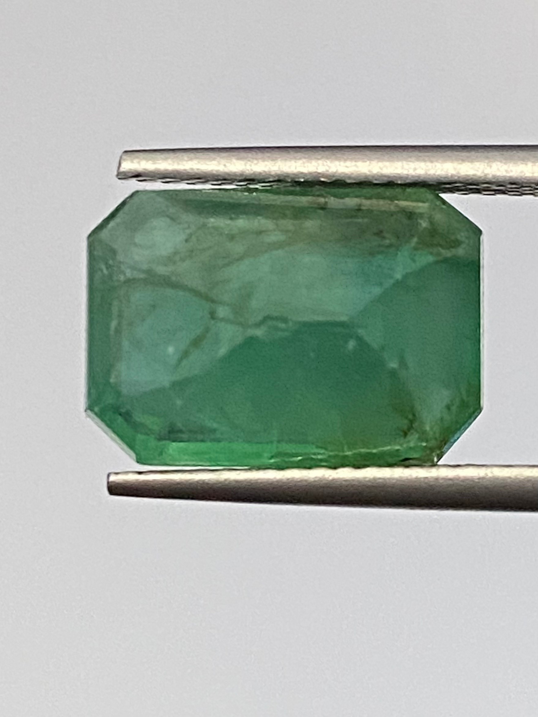 พลอย มรกต Natural Emerald แซมเบีย 6.22 กะรัต (Cts.) พร้อมใบเซอร์ พลอยแท้ อัญมณีมงคลประจําวันเกิด เครื่องประดับพลอย