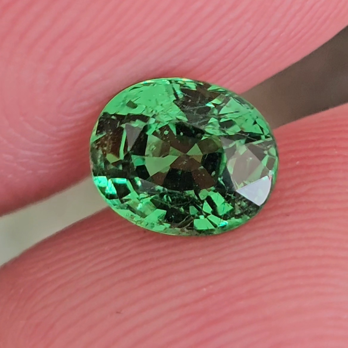 พลอย ซาโวไรท์ Tsavorite Garnet 1.16 กะรัต (Cts.) ดิบ Unheated พร้อมใบเซอร์ อัญมณีมงคลประจําวันเกิด เครื่องประดับพลอย
