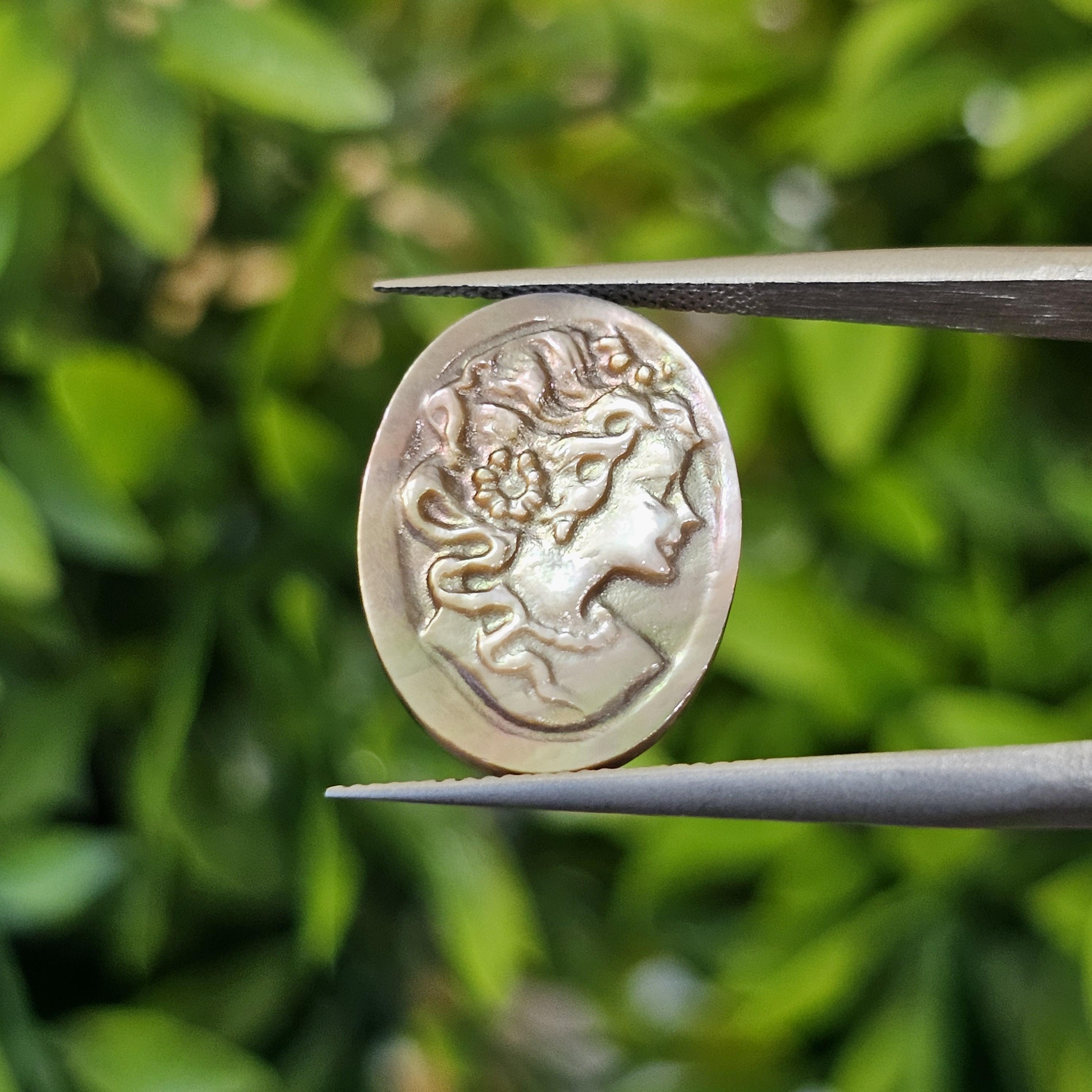 เปลือกหอยมุก แกะสลัก Pearl Shell Carved 3.61 กะรัต (Cts.)