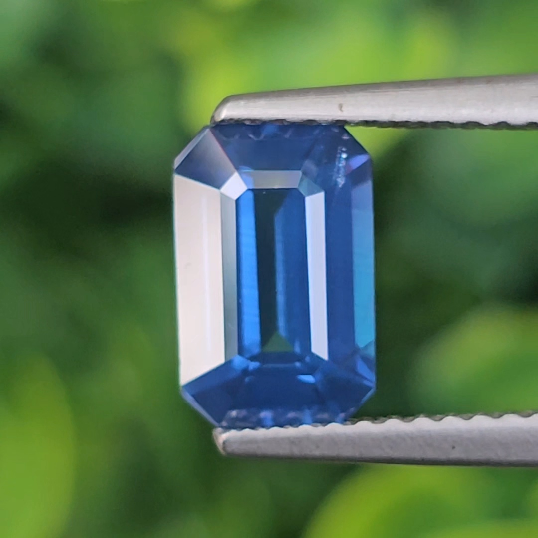 พลอย ไพลิน (Blue Sapphire) 2.11 กะรัต (Cts.) สีพิเศษ คอนฟลาวเวอร์ บลู (Cornflower Blue) พลอยแท้ อัญมณีมงคลประจําวันเกิด เครื่องประดับพลอย