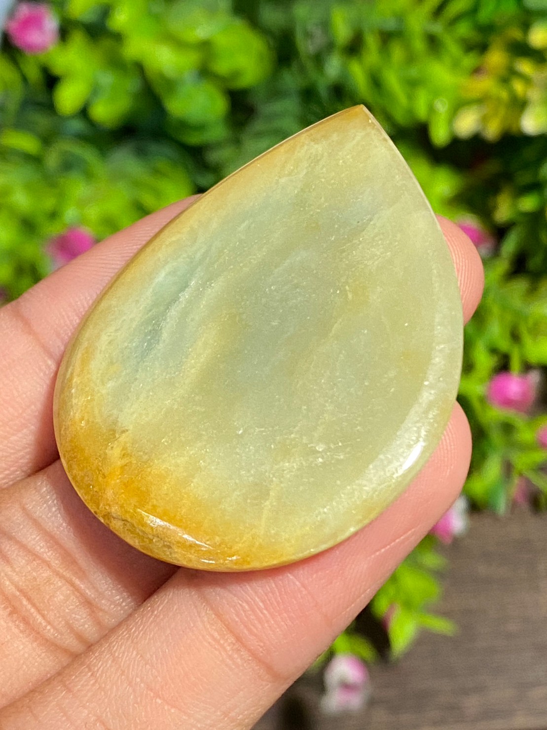 หยกพม่าเจียรนัย (Burmese jade ) 72.39 กะรัต หยกพม่า (jadeite)