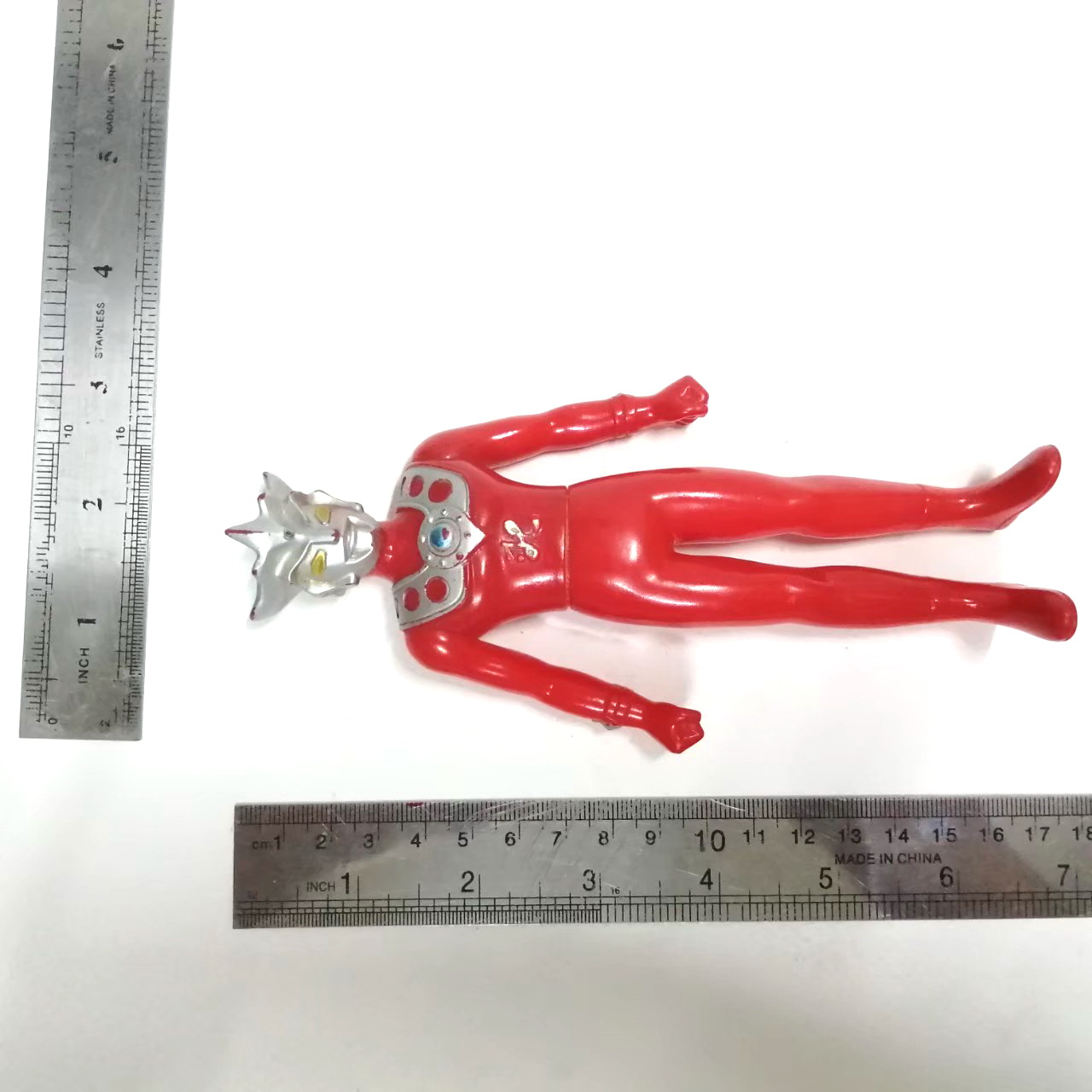 ซอฟ6.5-7นิ้วอุลตร้าแมนเลโอ มือสองสภาพดีมีรอยบ้าง