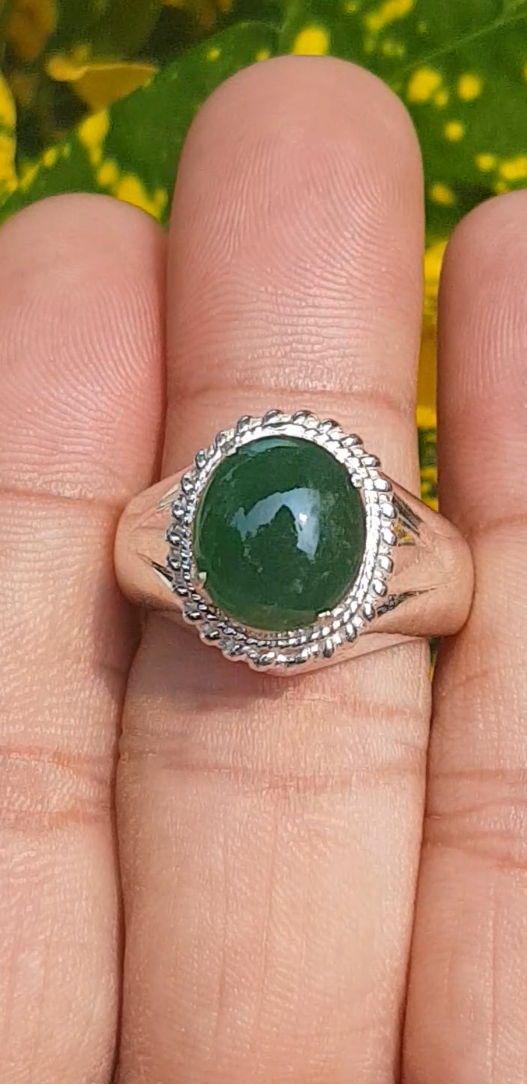 หยก พม่า แท้ Jade แหวนหยก 翡翠戒指 (Jadeite ring) 3.42 กะรัต (Cts.) (Size) 61 ดิบ ไม่ผ่านการปรับปรุง (Type A) พม่า (Myanmar)